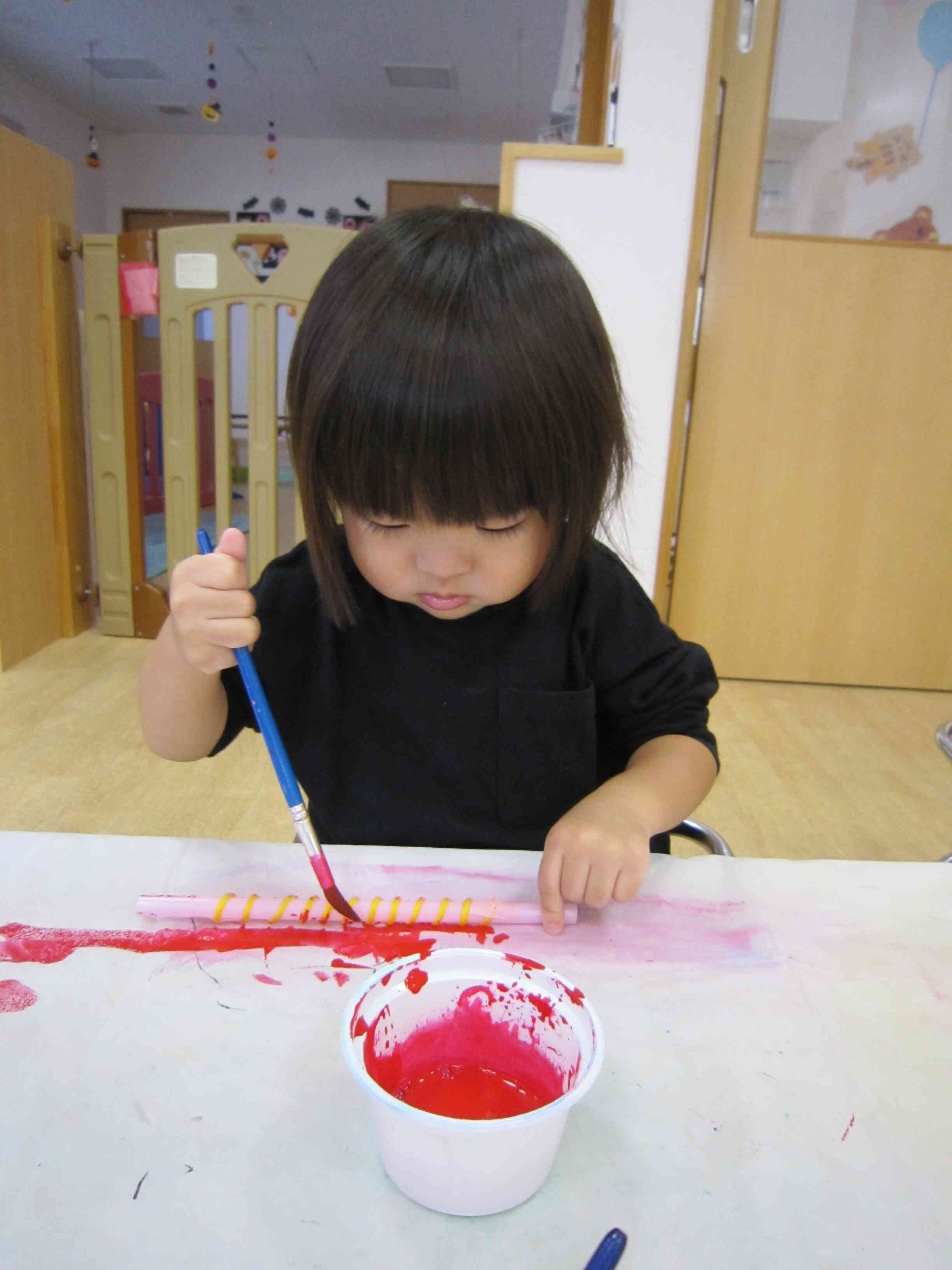 両手を使って上手に塗れています☆