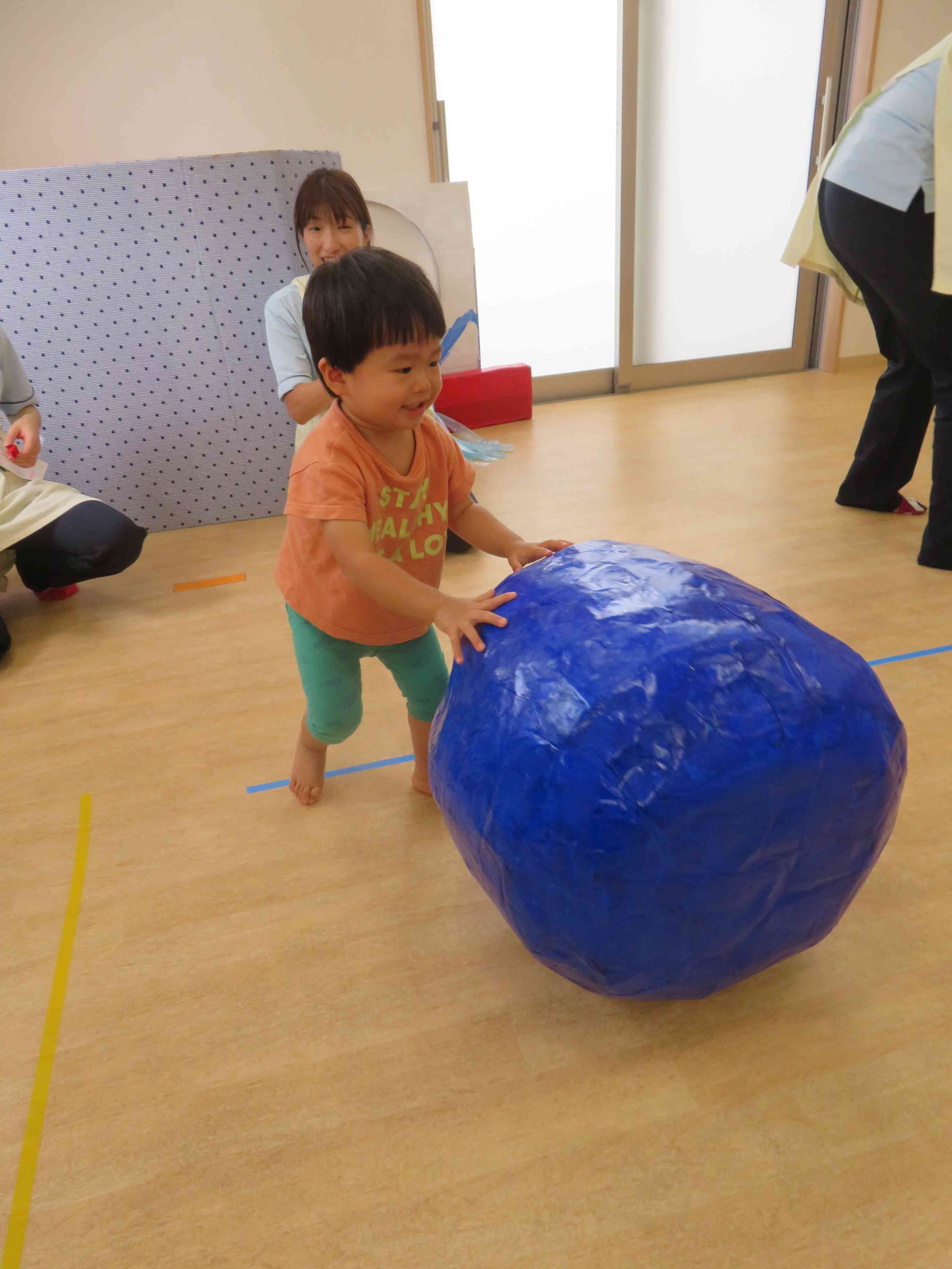 だるまコロコロ…お友だちまで転がすぞー！！