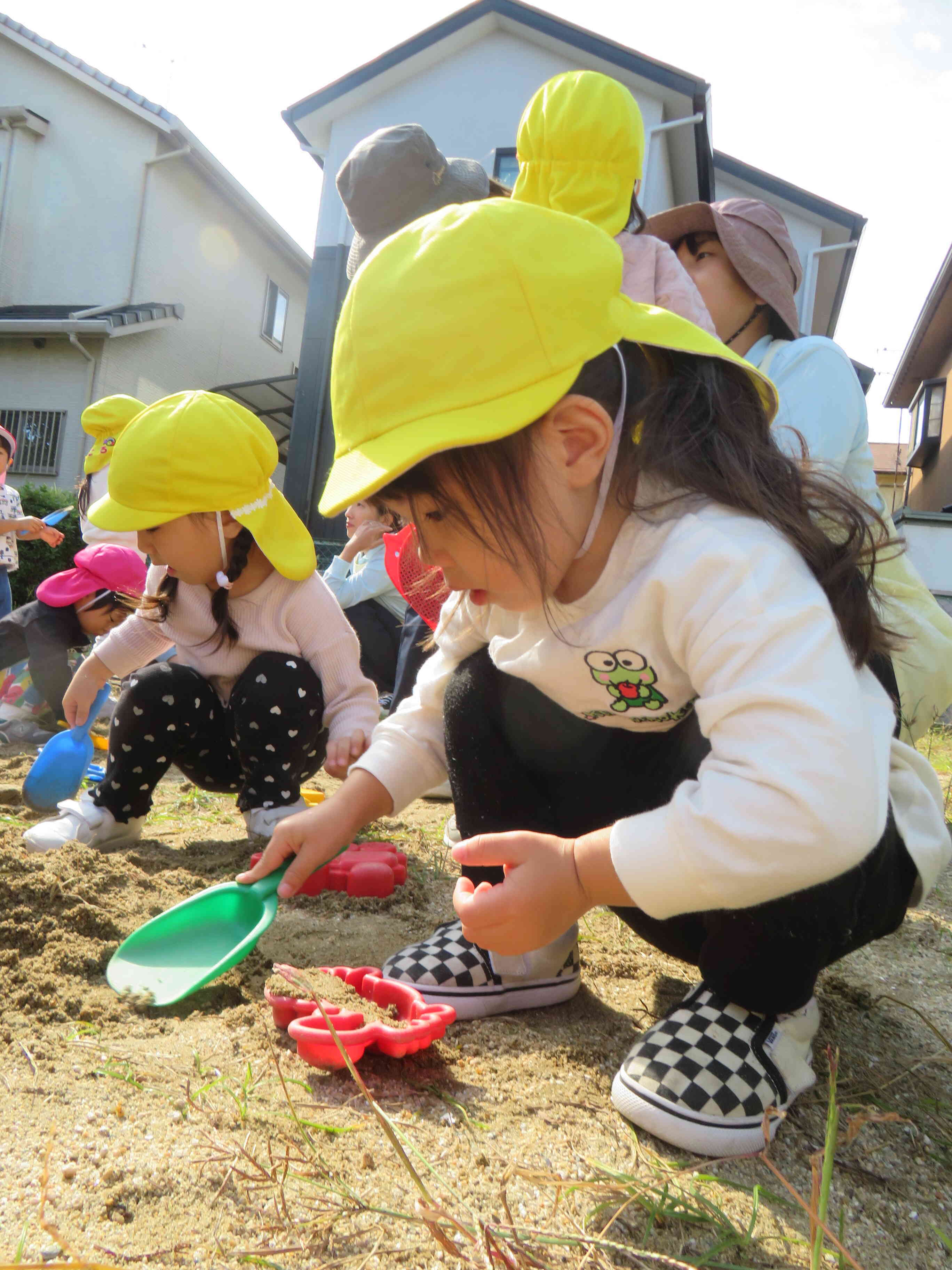 すくって型にはめ込むの繰り返し。とっても楽しかった！またみんなで来たいな。