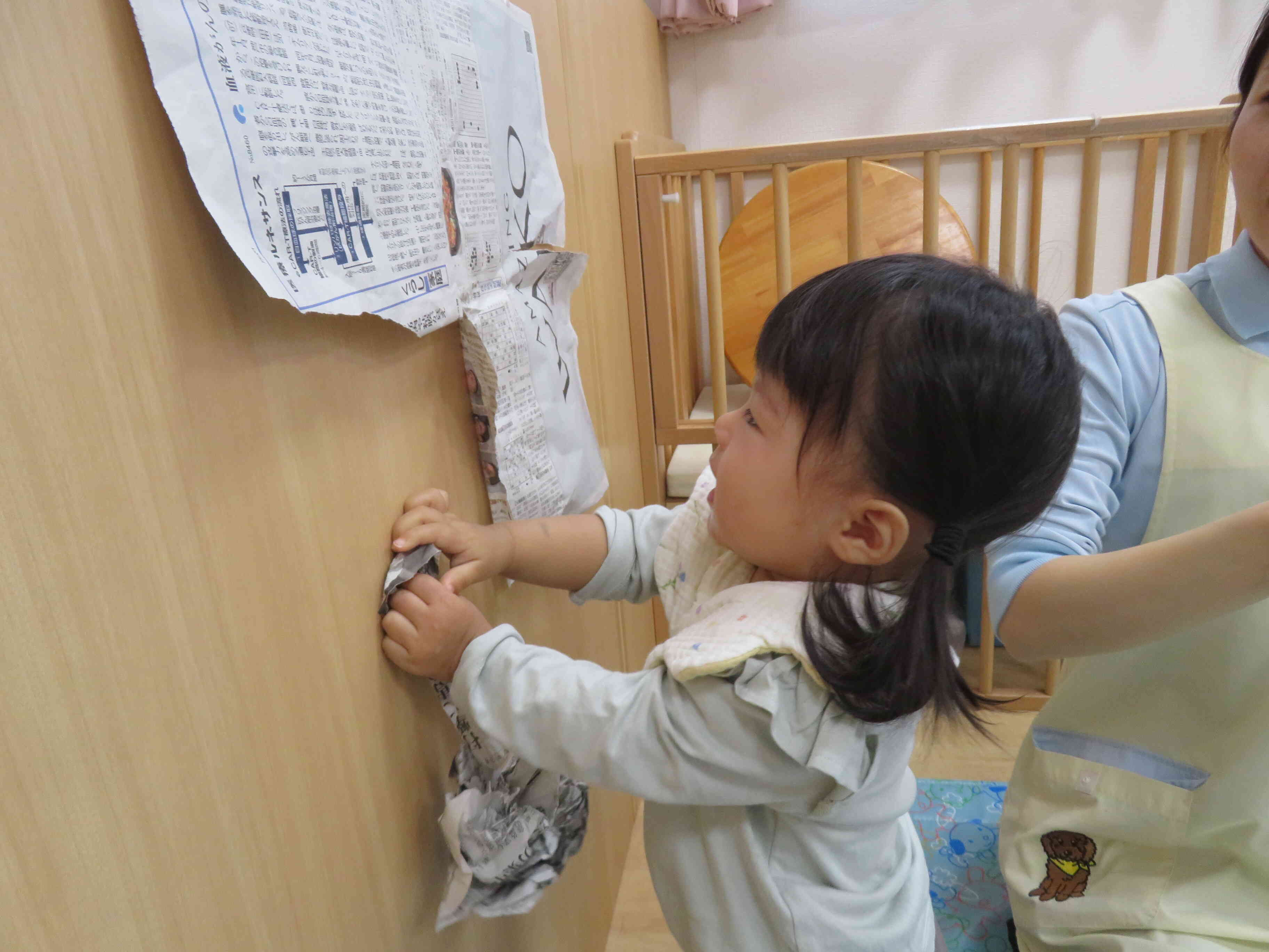 『私は、破いて丸めるわよ～。』