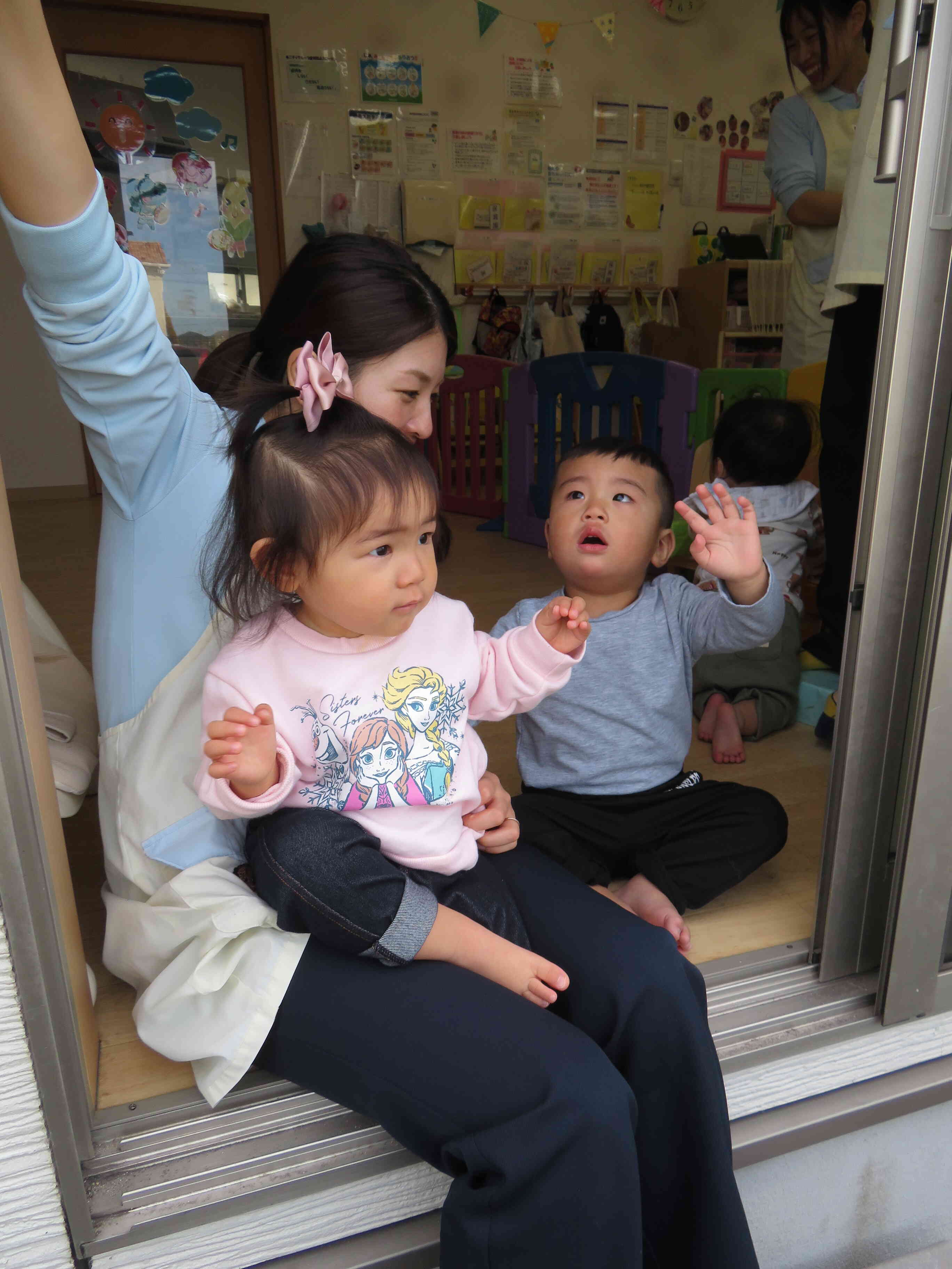 コウノトリさんが飛んでるよ！！「お～い！！」