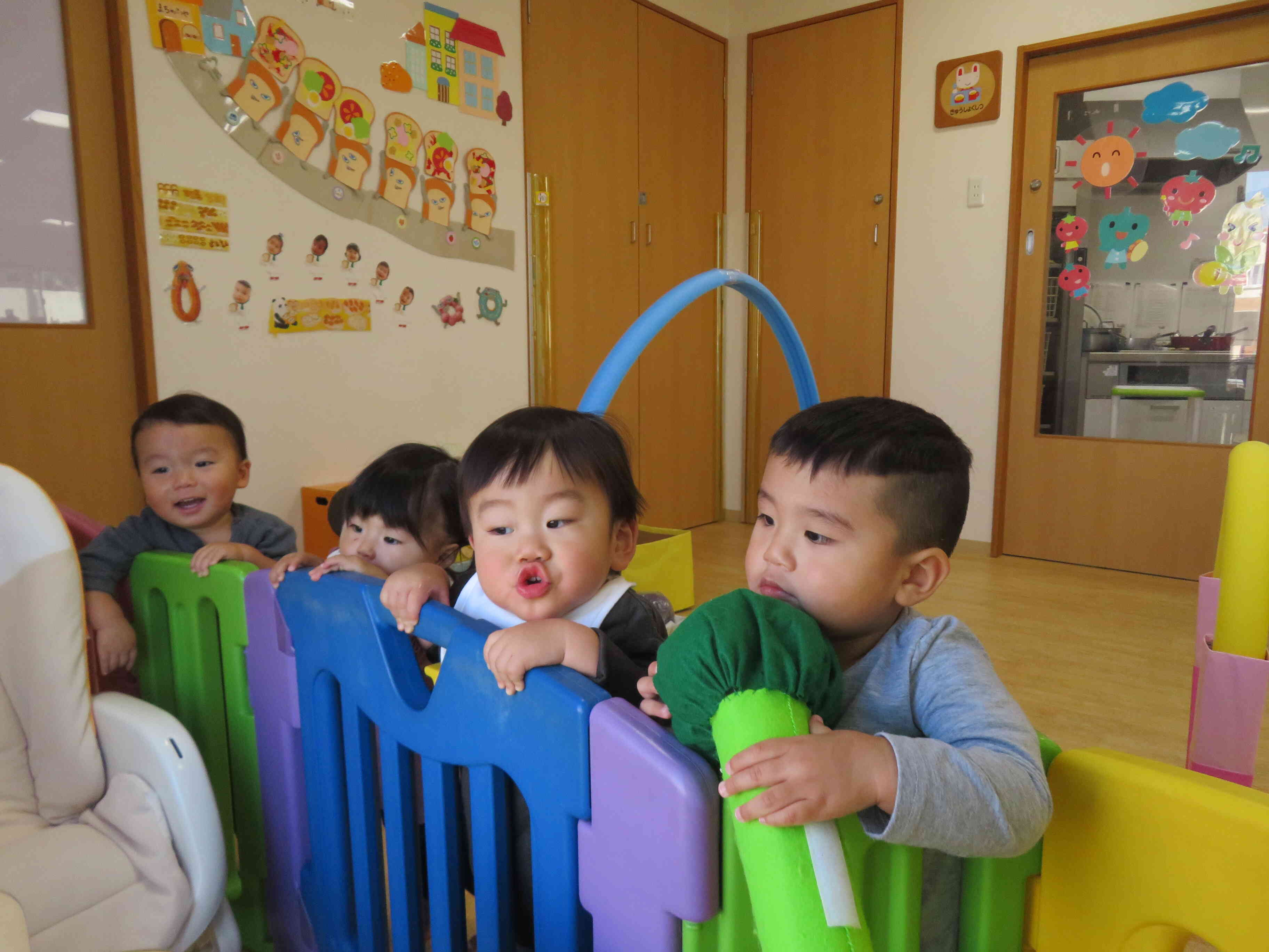 お外で遊んでいるあひる組さん発見！