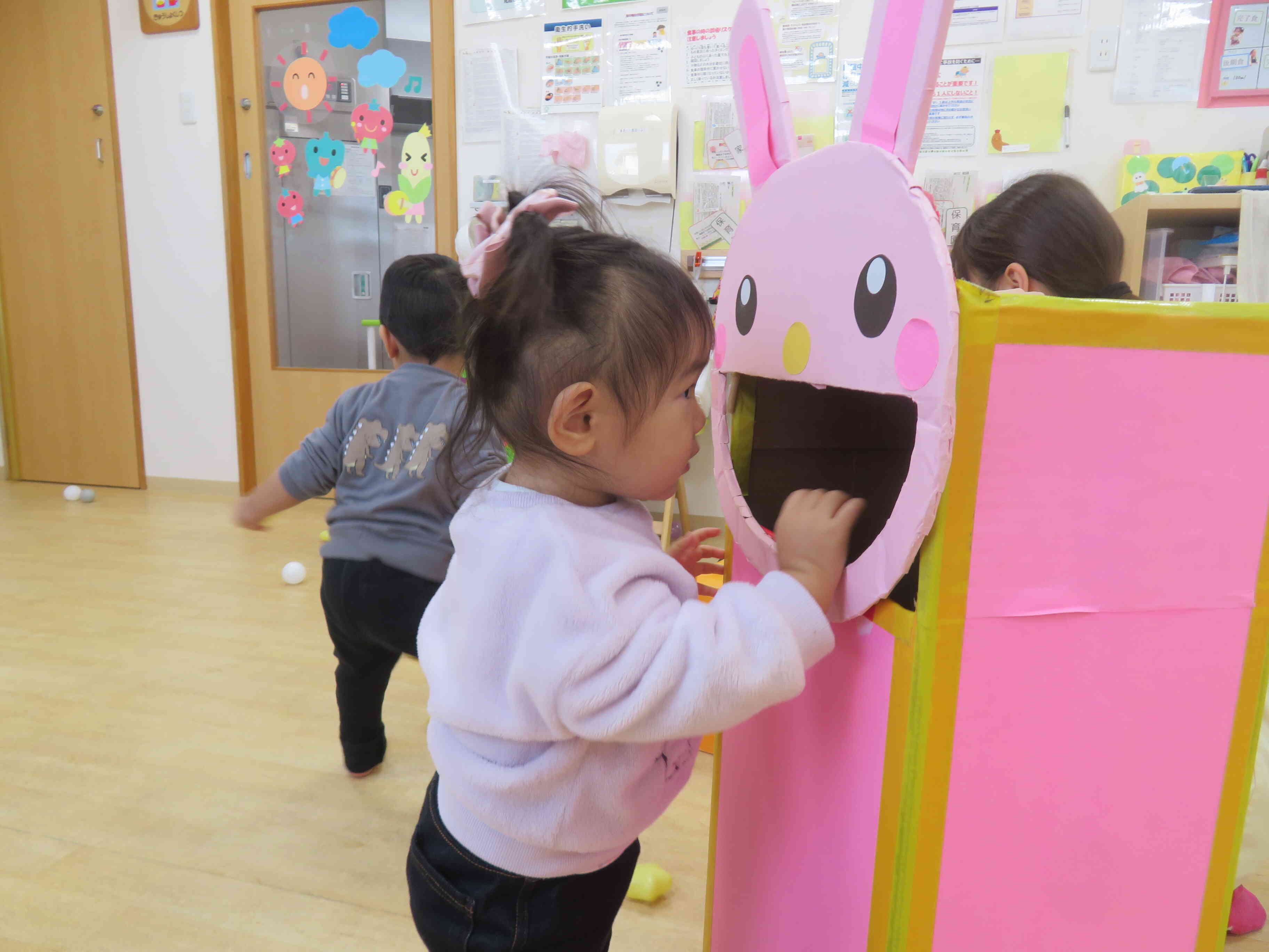 ふむふむ…お口の中はこうなってるのか…。