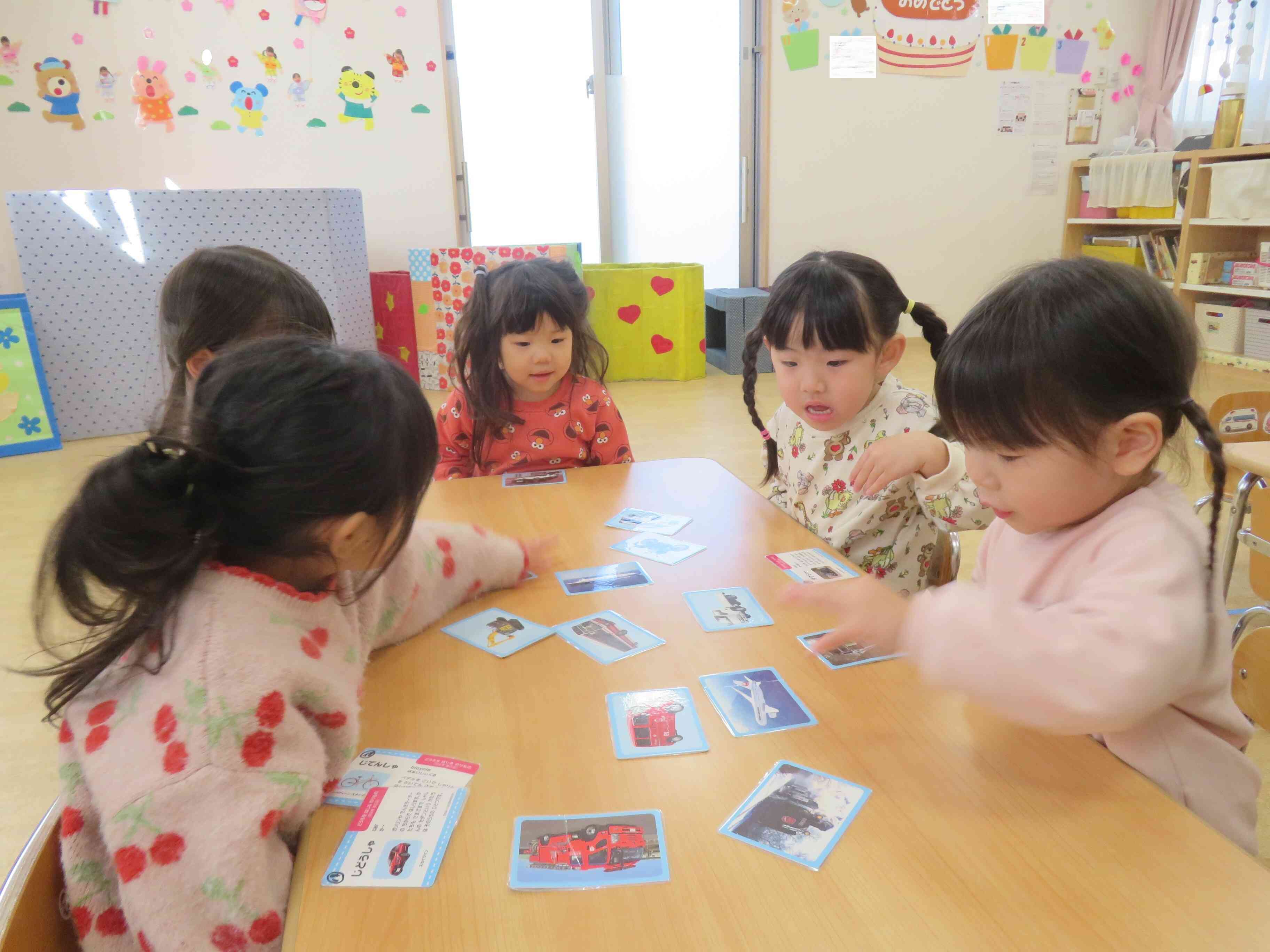 ☆乗り物カードでかるた遊び☆