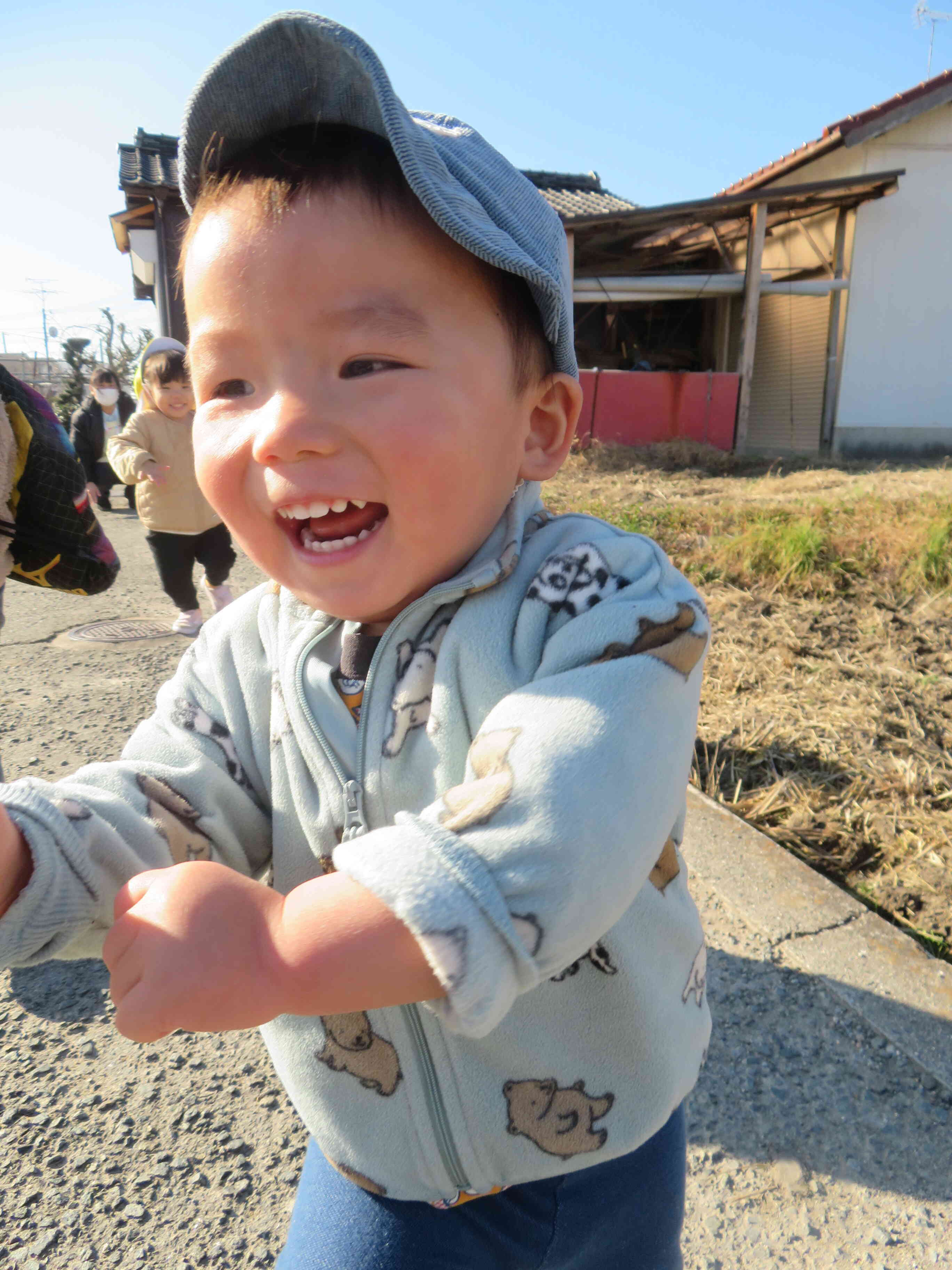 今日の土曜日は、冬の季節を感じながらのお散歩です♪