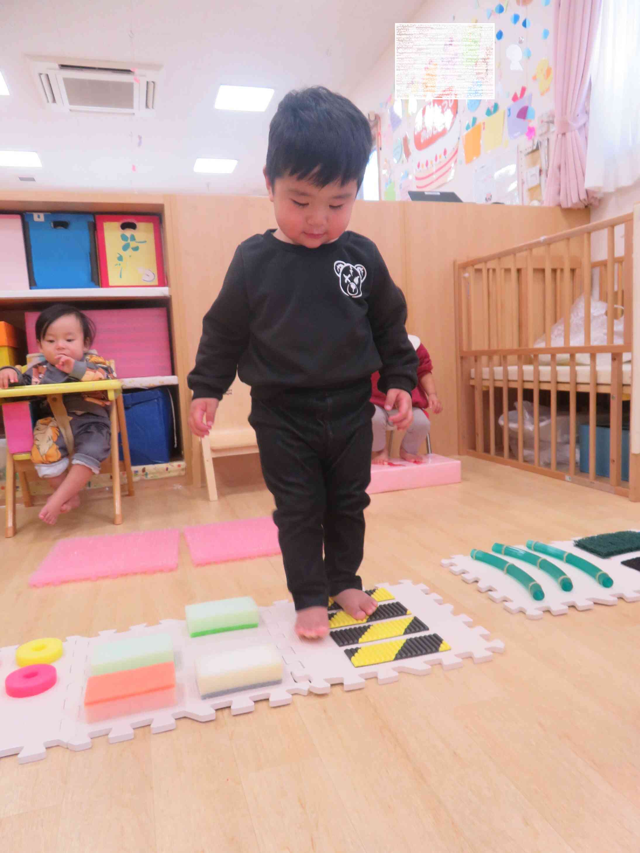 踏み踏み…ウネウネする感触だ…