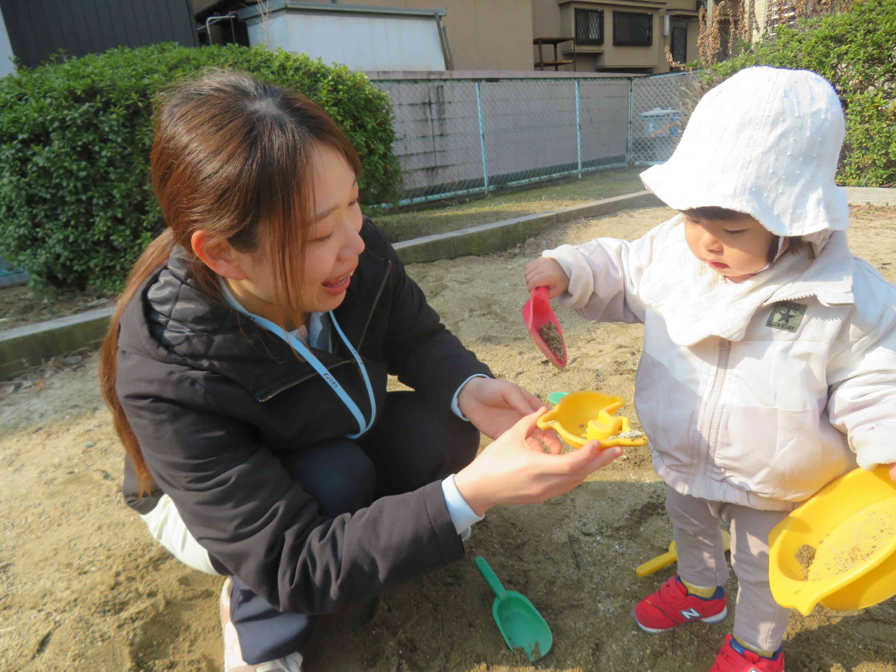 先生、お砂入れてあげる♬