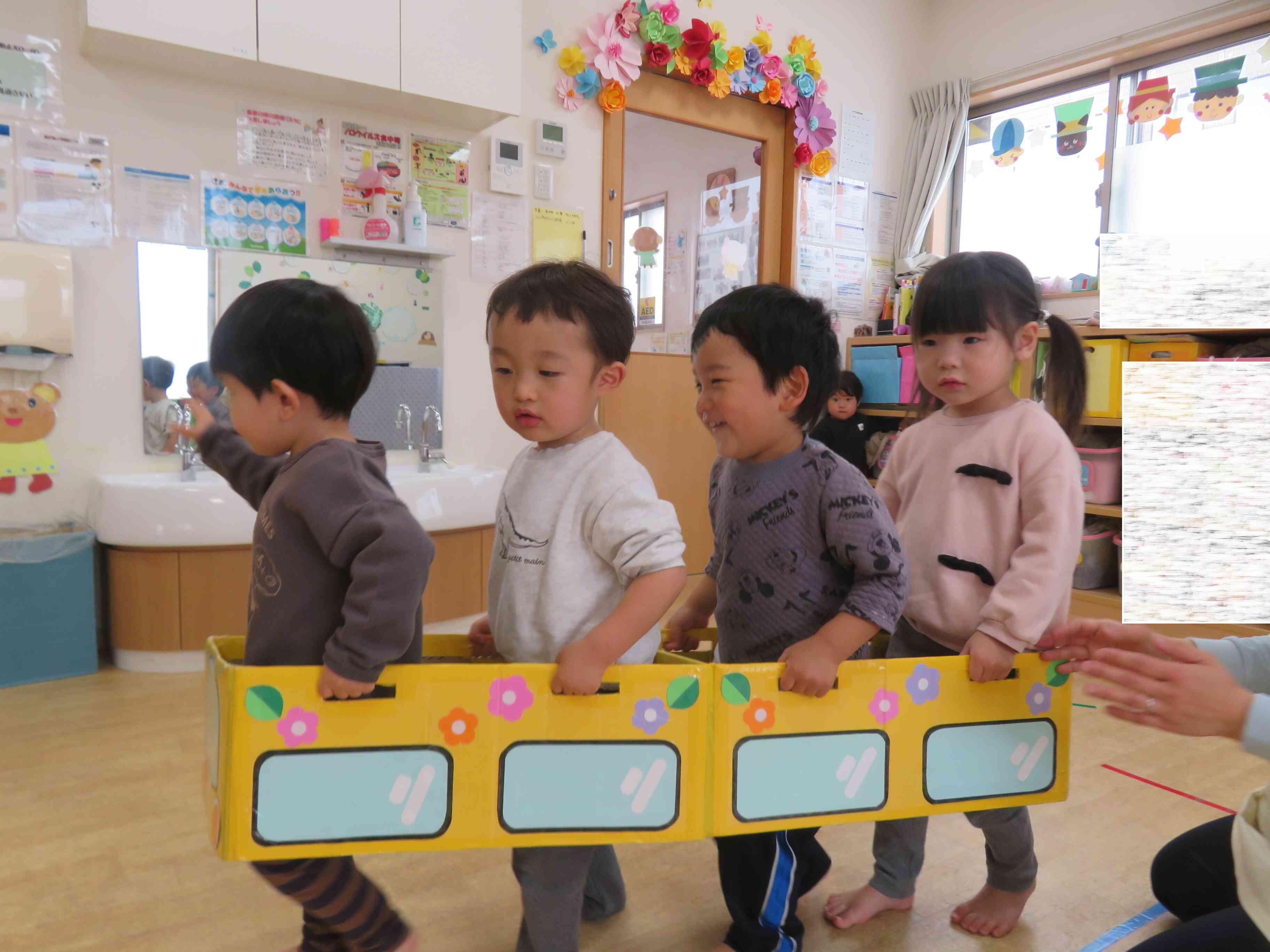 バスに乗ってゆられてる～ゴーゴー！！