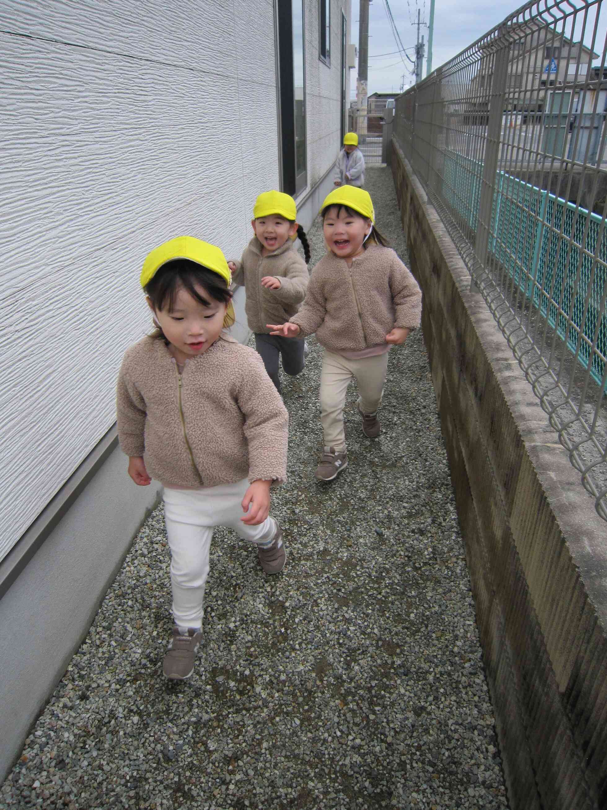 まてまてー！！