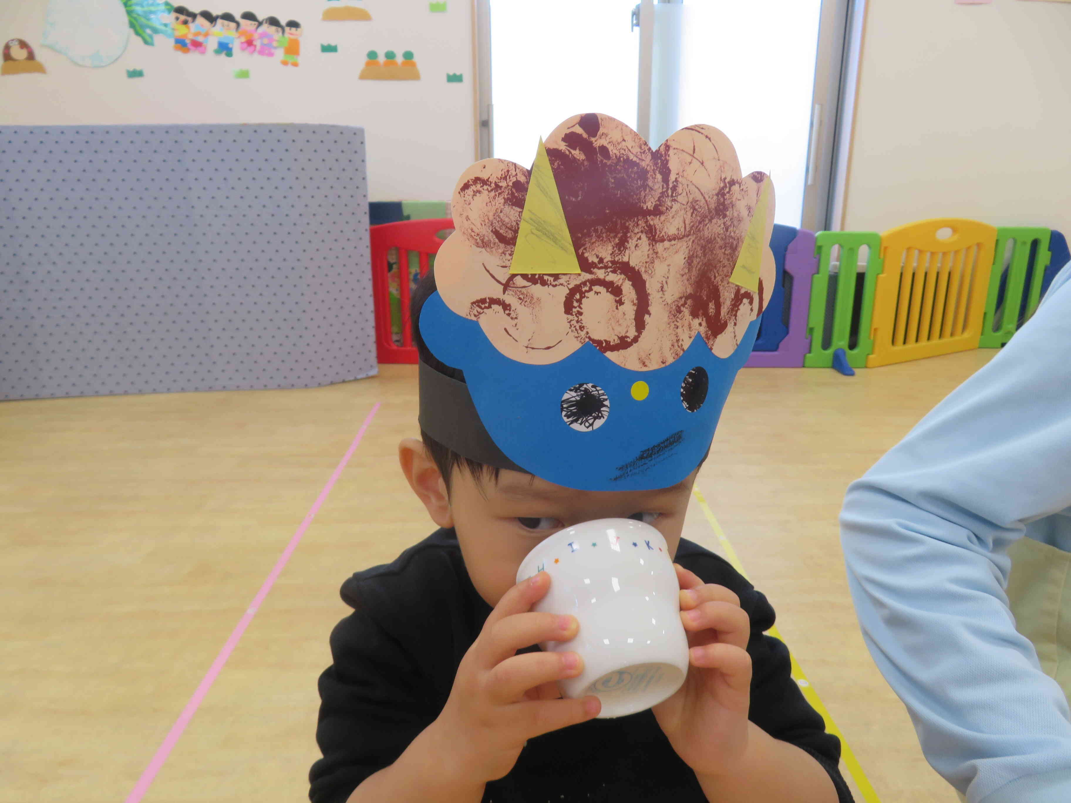 青鬼さん、エネルギー補給中…