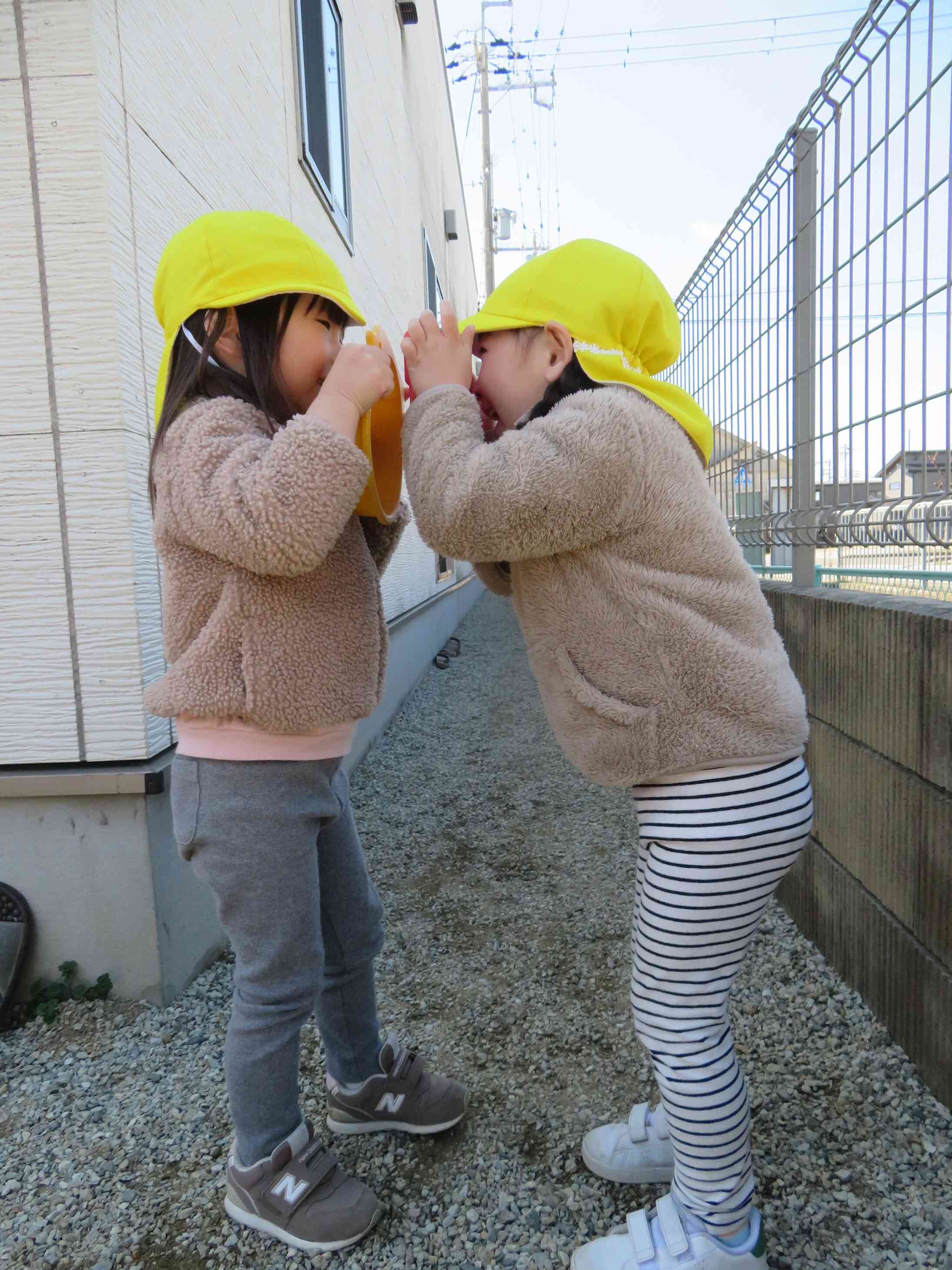 わ！！お顔が近い！除き合いっこしています☆