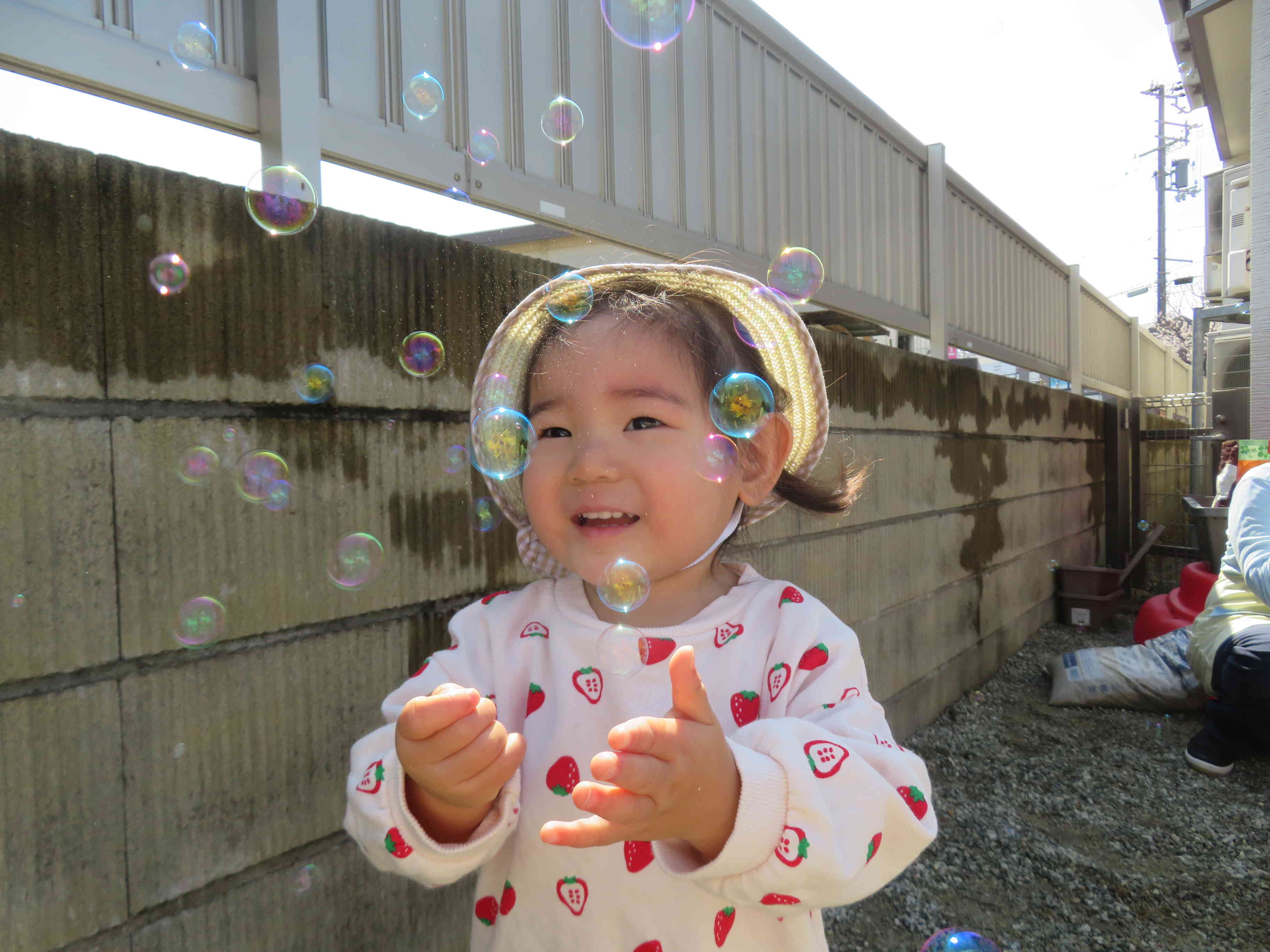 雨上がりの戸外遊び