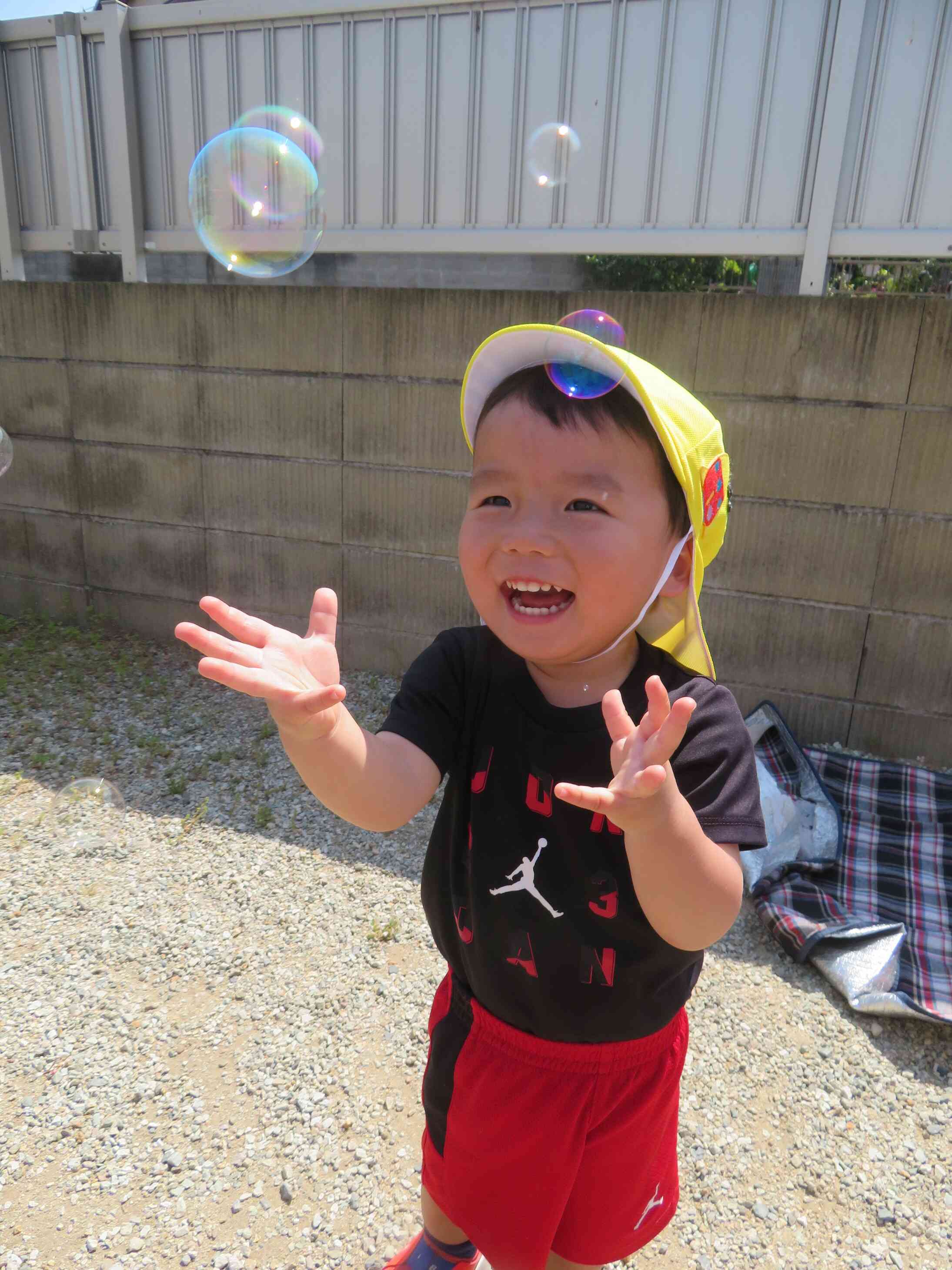 シャボン玉飛んだっ♪