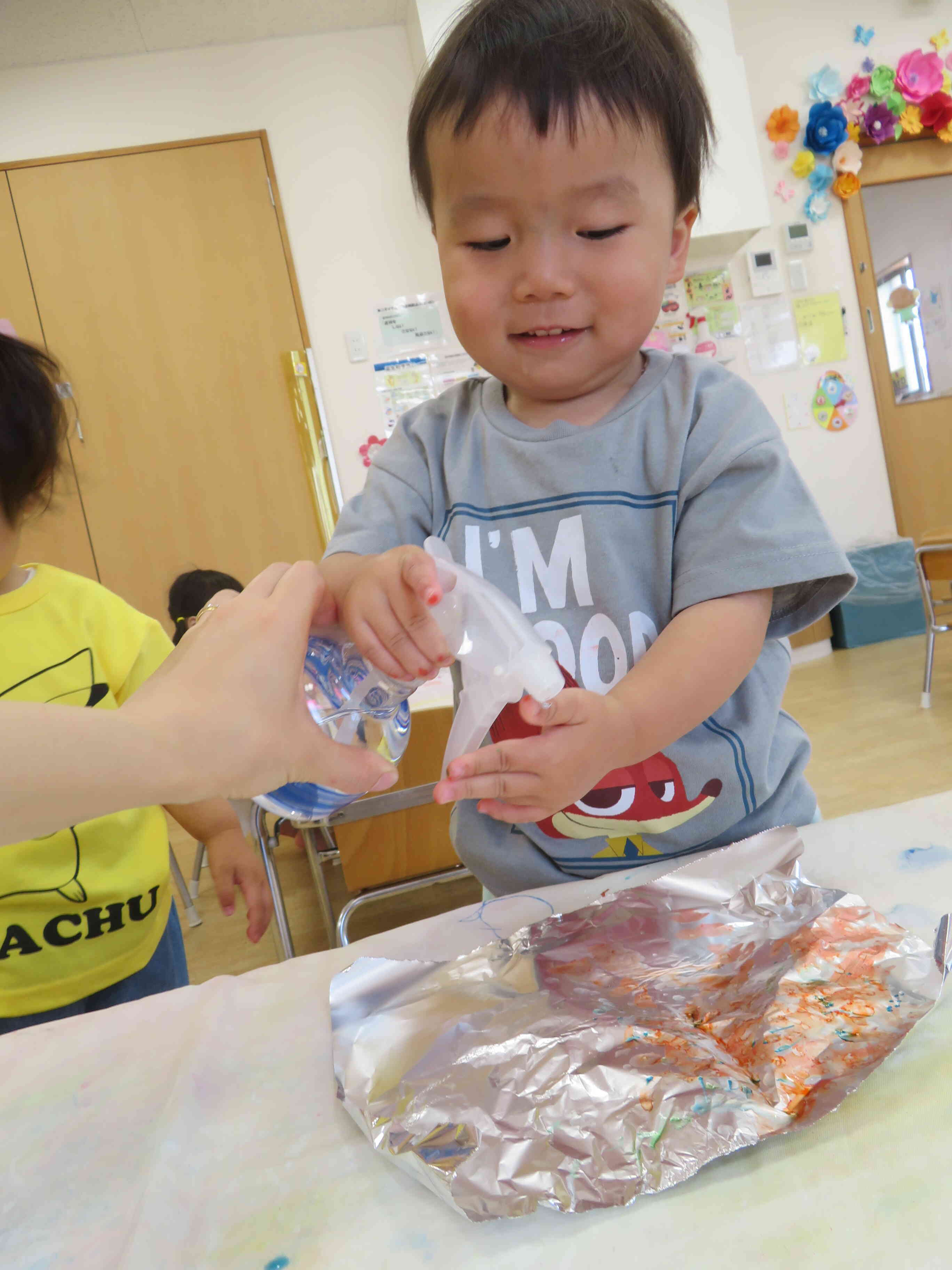 霧吹きでシュッシュッ☆