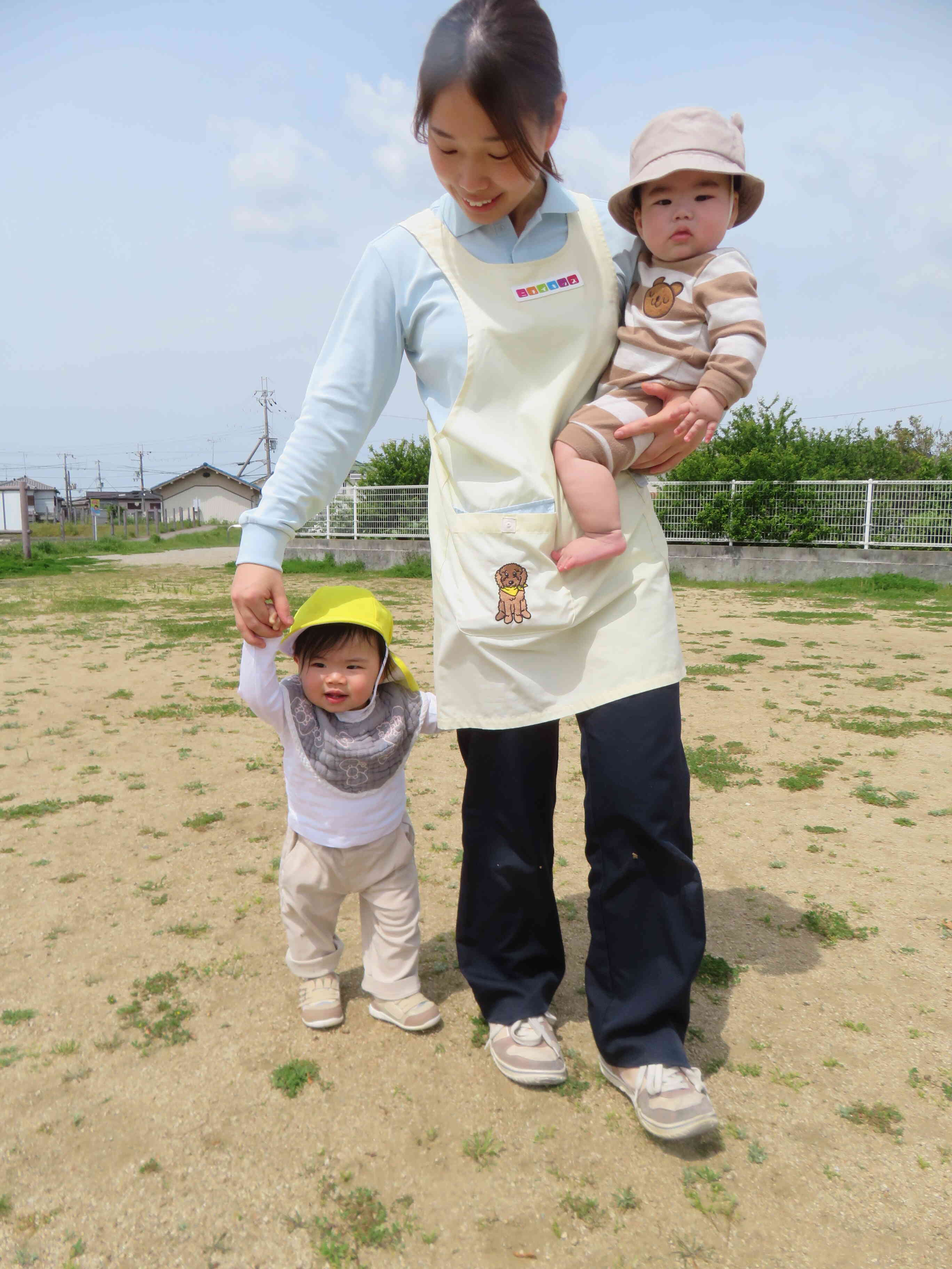 広場へお散歩、レッツゴー！！！