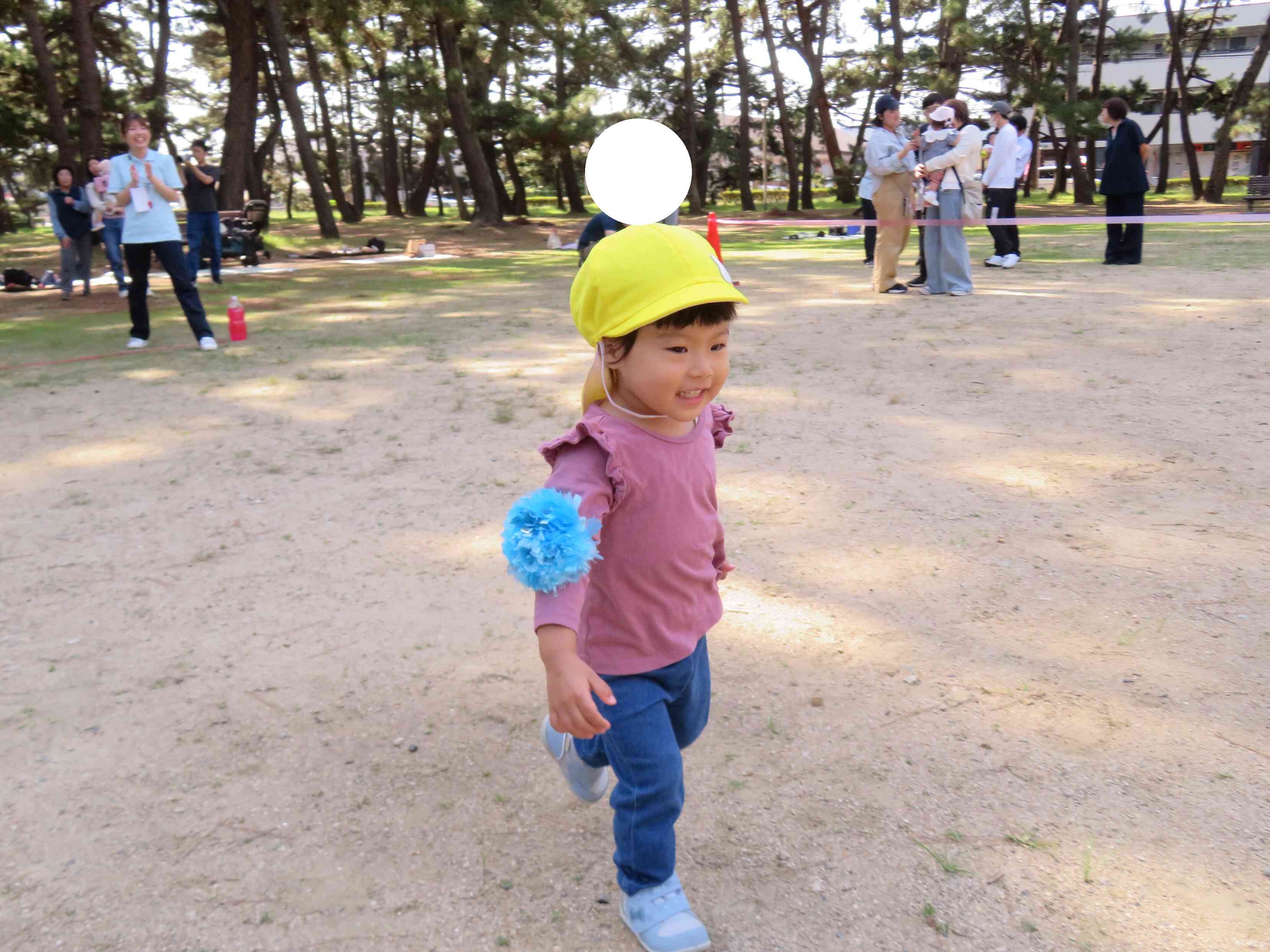 ～かけっこ～笛を鳴らすと足と体がすすんでいく～！ゴールで待っててね！
