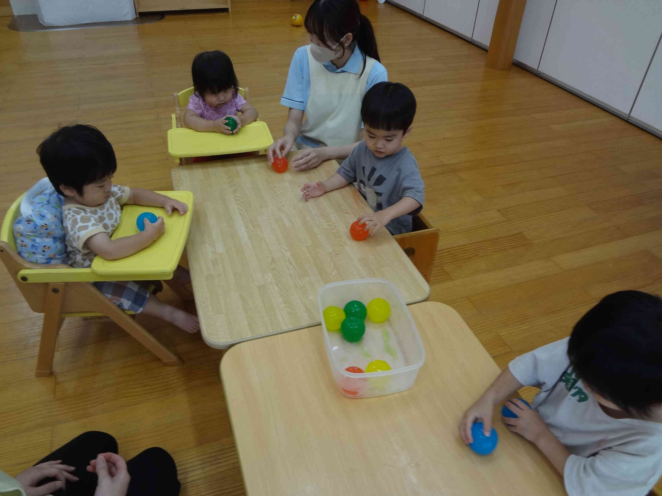 子どもたちは感触遊びが大好きです！