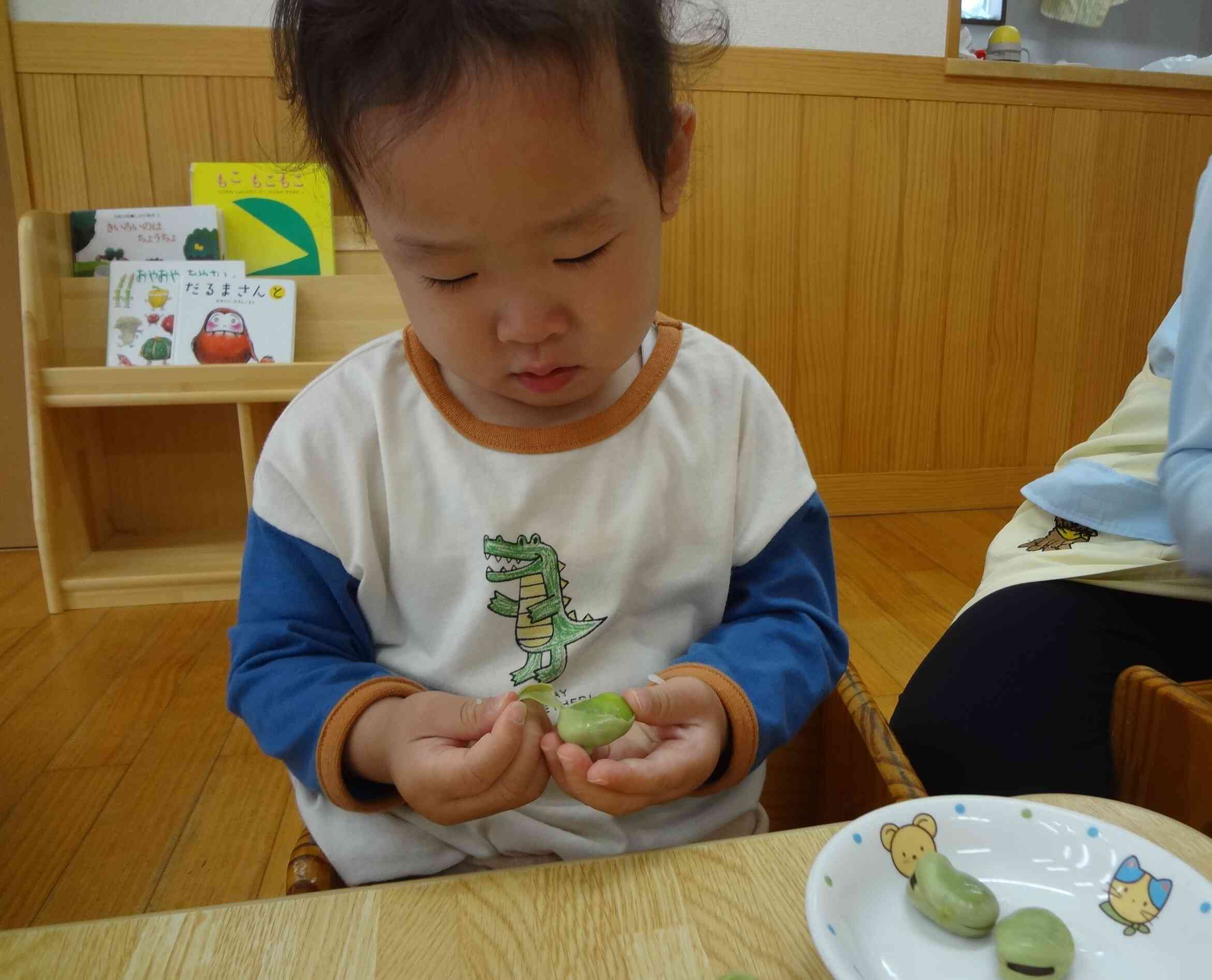 茹で上がったそら豆です。さやから豆を出すことからはじまって茹で上がりまでしっかりと観察できましたよ。少しでも興味をもってくれると嬉しいですね。
