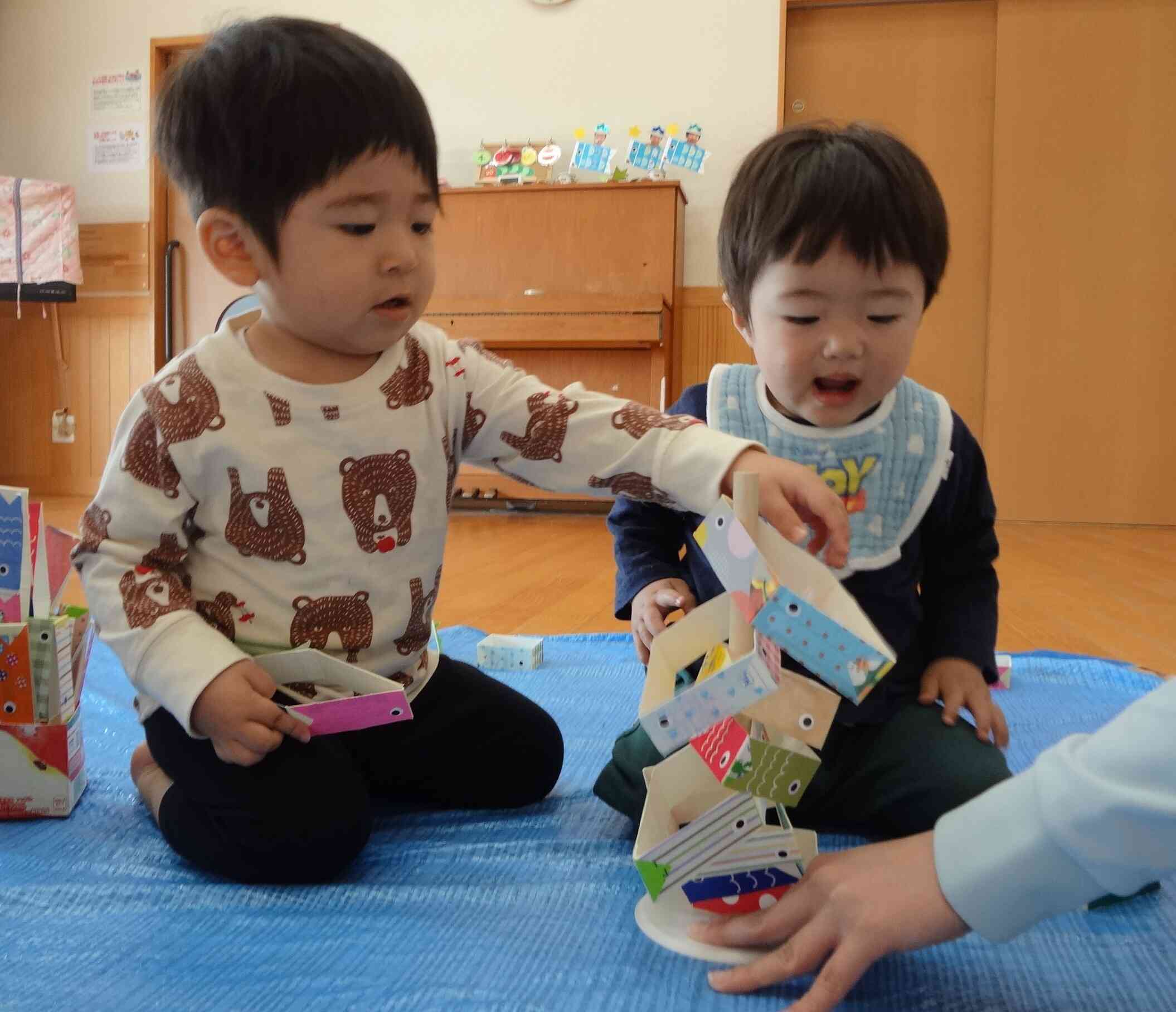 ぼくたちは棒にどんどんさしていくよ！