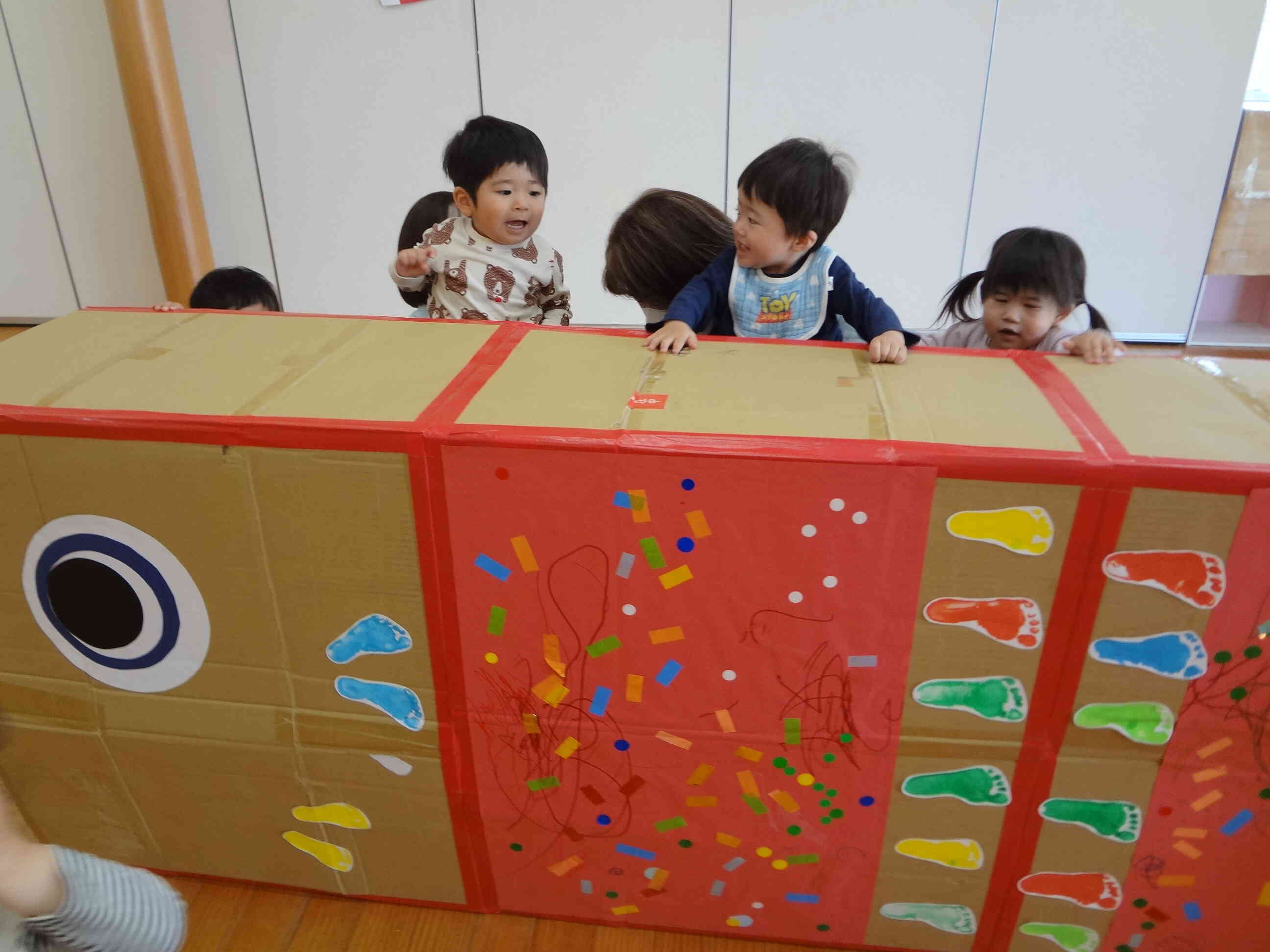 中はトンネルになってるんだよ！「子どもの日の集い」で遊んでみようね！
