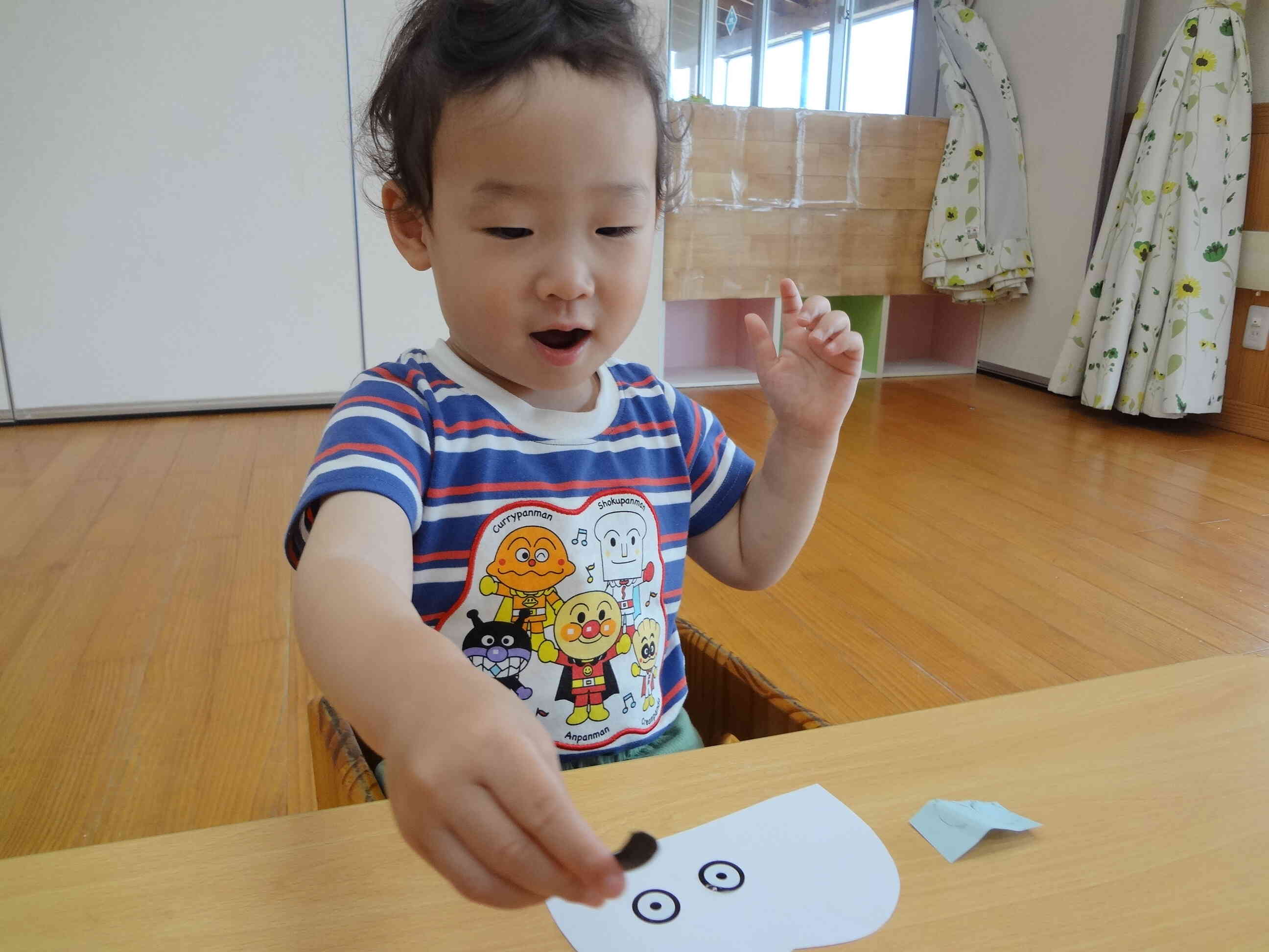 次はまゆげを貼ってみるよ！