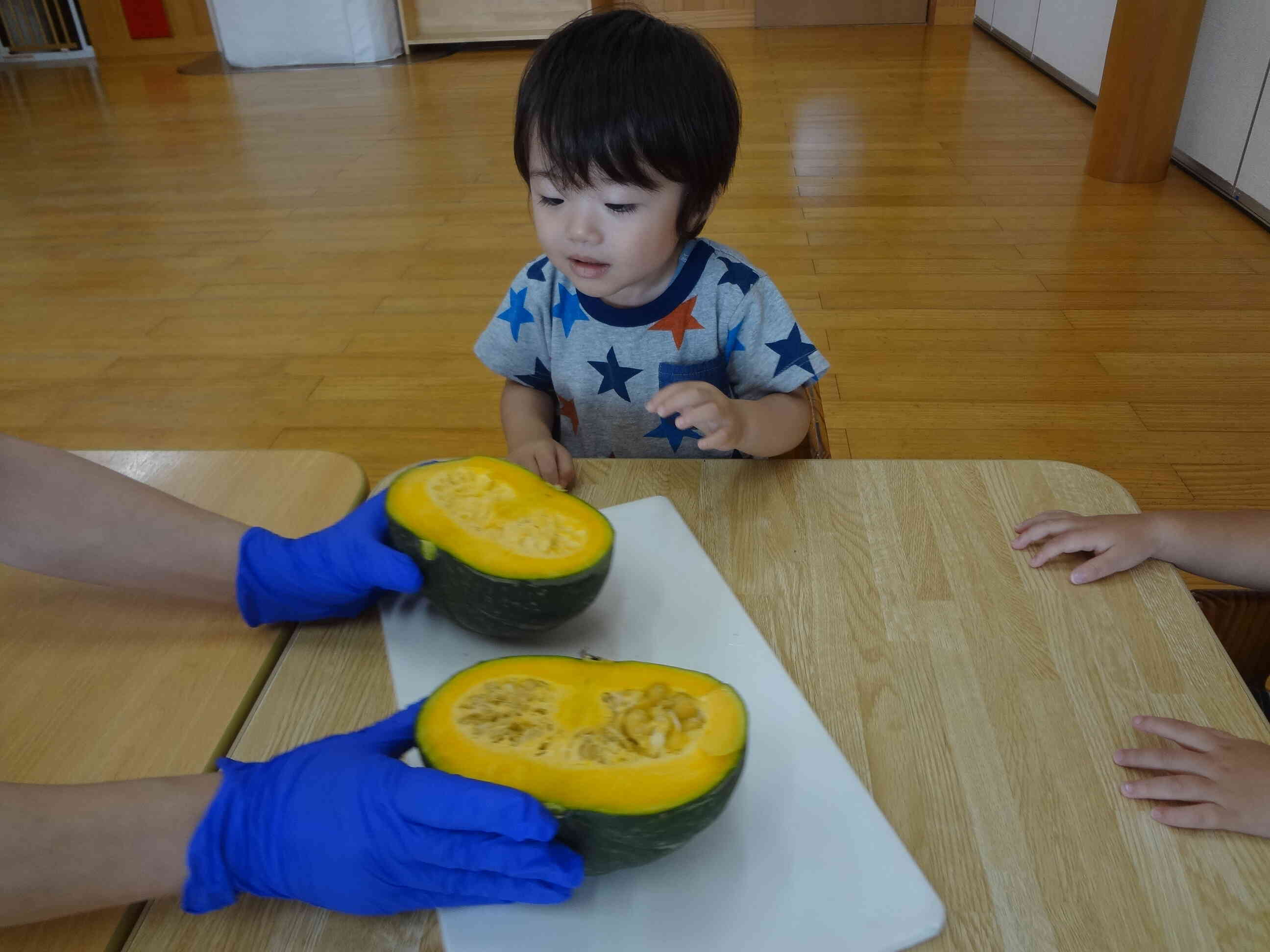 わぁ！中は黄色なんだね。