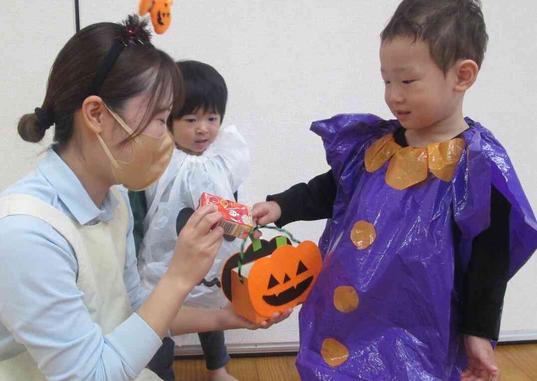 お菓子をくれないといたずらしちゃうぞ～