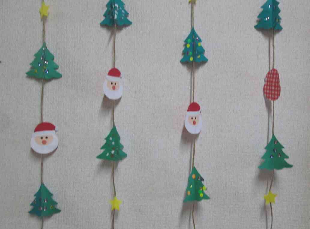 これは一部ですが、こんなかわいいガーラントになりました。保育室もクリスマスで溢れています。