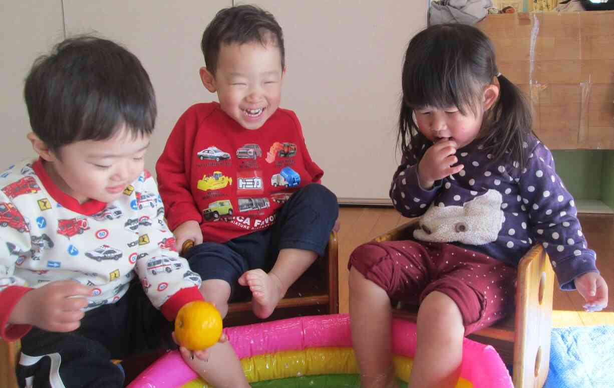 冬至の日はゆずを浮かべた足湯で温まりました。