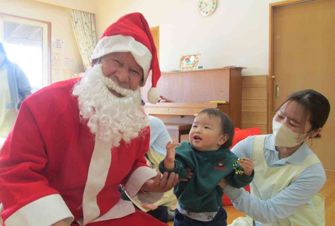 1人ずつサンタさんからプレゼントをもらいました！