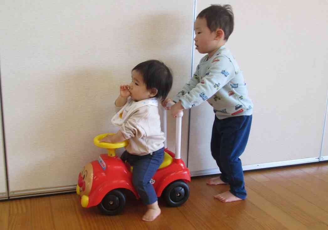 やさしく押してあげるKくんです。