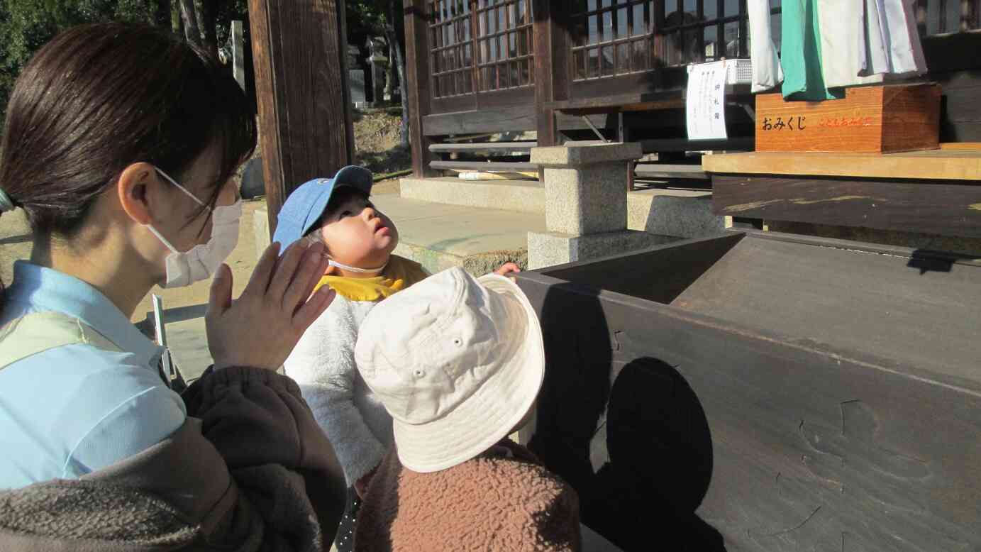 手をあわせる姿がかわいいね！