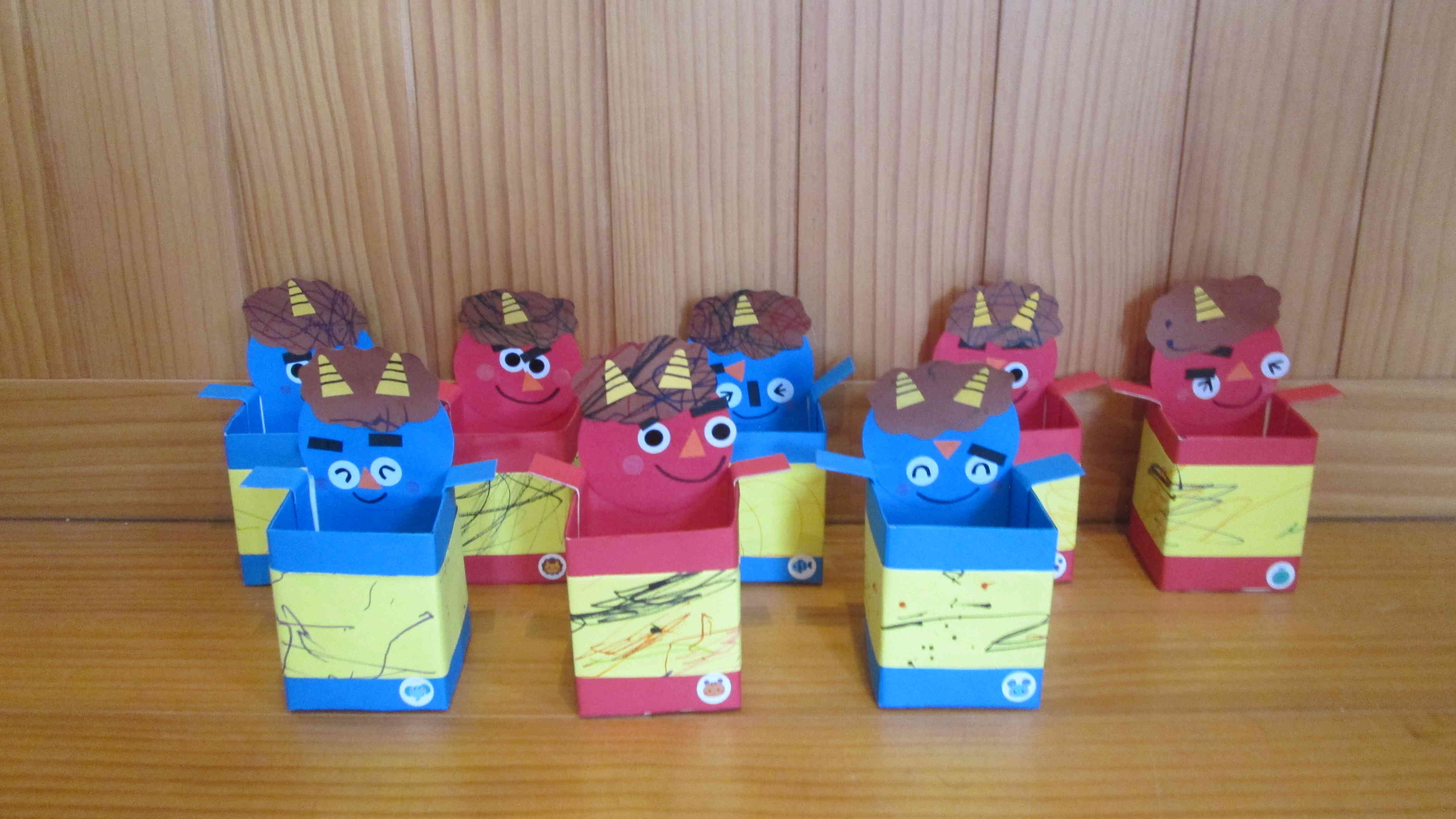 いろんな表情のかわいい鬼さんたちができあがりました！どんなおやつがはいるのか楽しみにしていてくださいね！