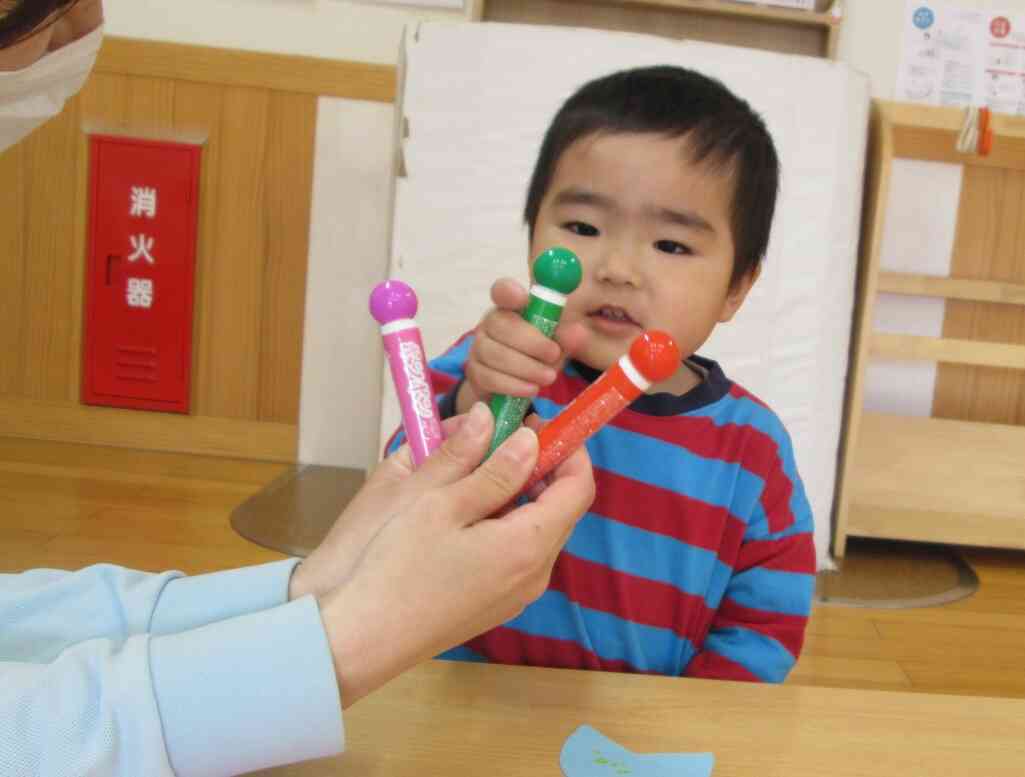 ぼくは緑色で描いてみよう。