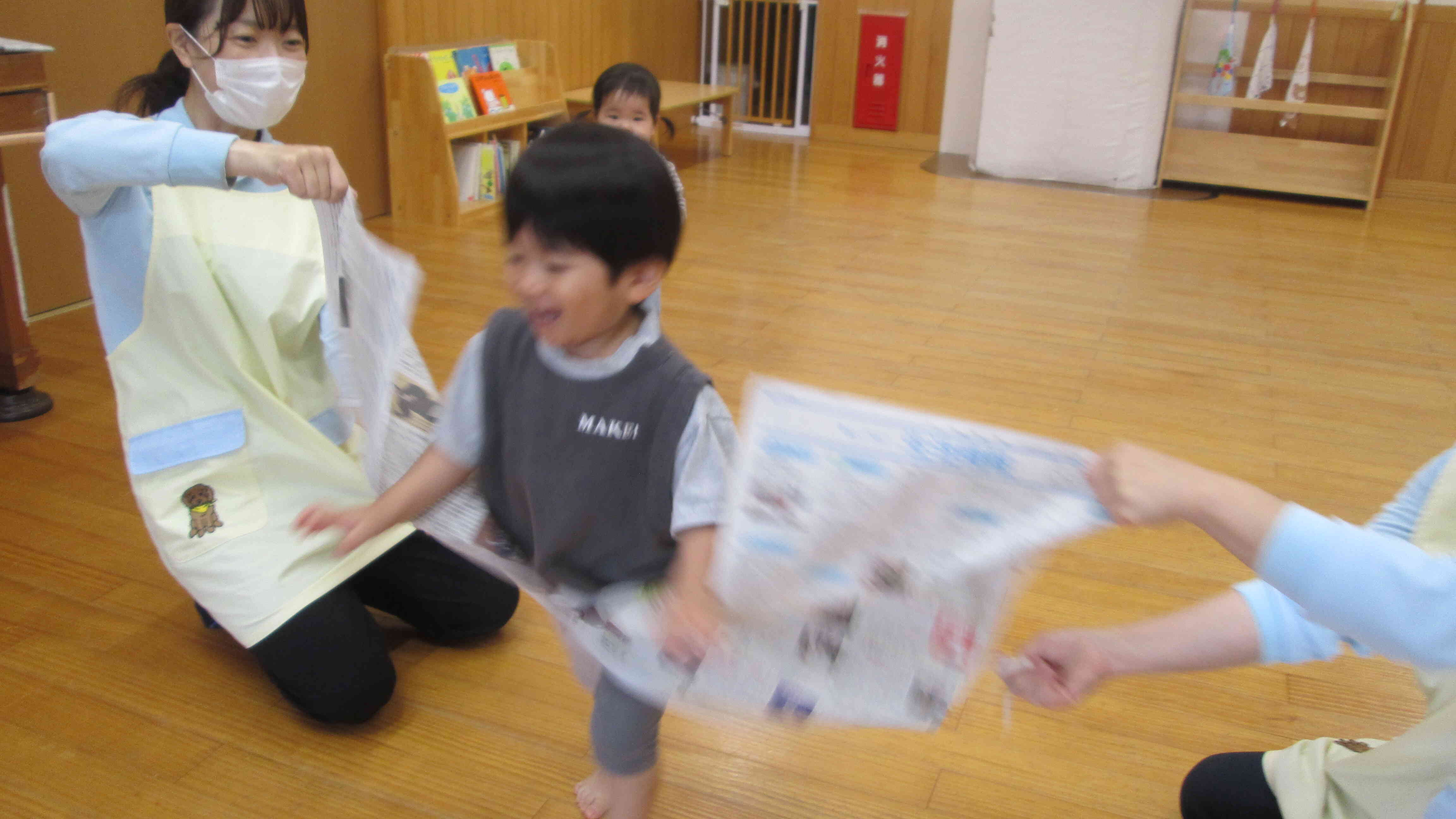 助走をつけて走り抜けます！やった～！破れたね！