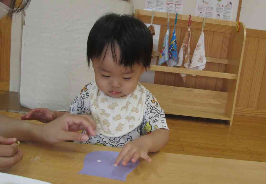 ぼくも集中してぺたっ！