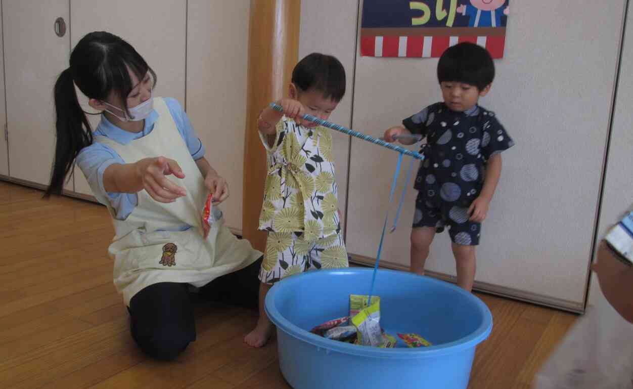 夏まつり③（おかしつり・ヨーヨーつり）