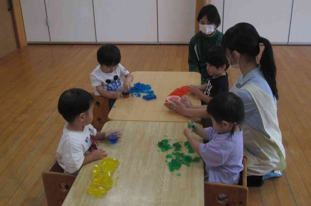 3日目は寒天遊びを一緒にしたよ。
