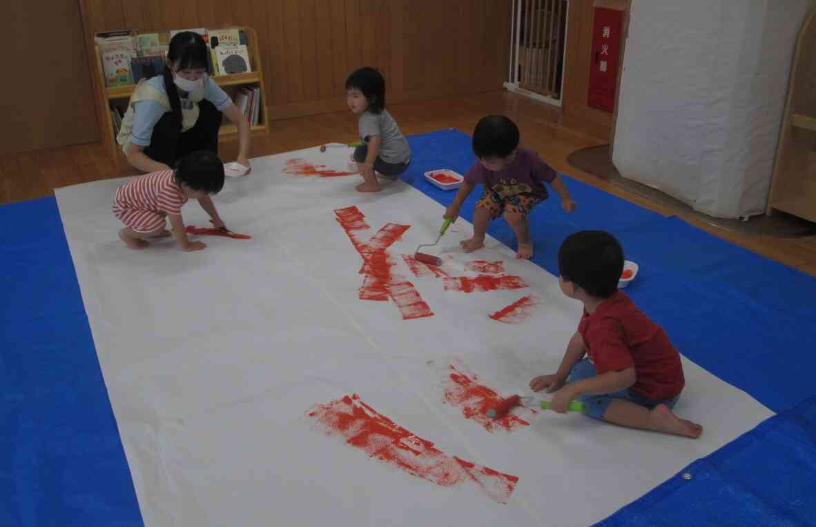 ダイナミックな絵の具遊び