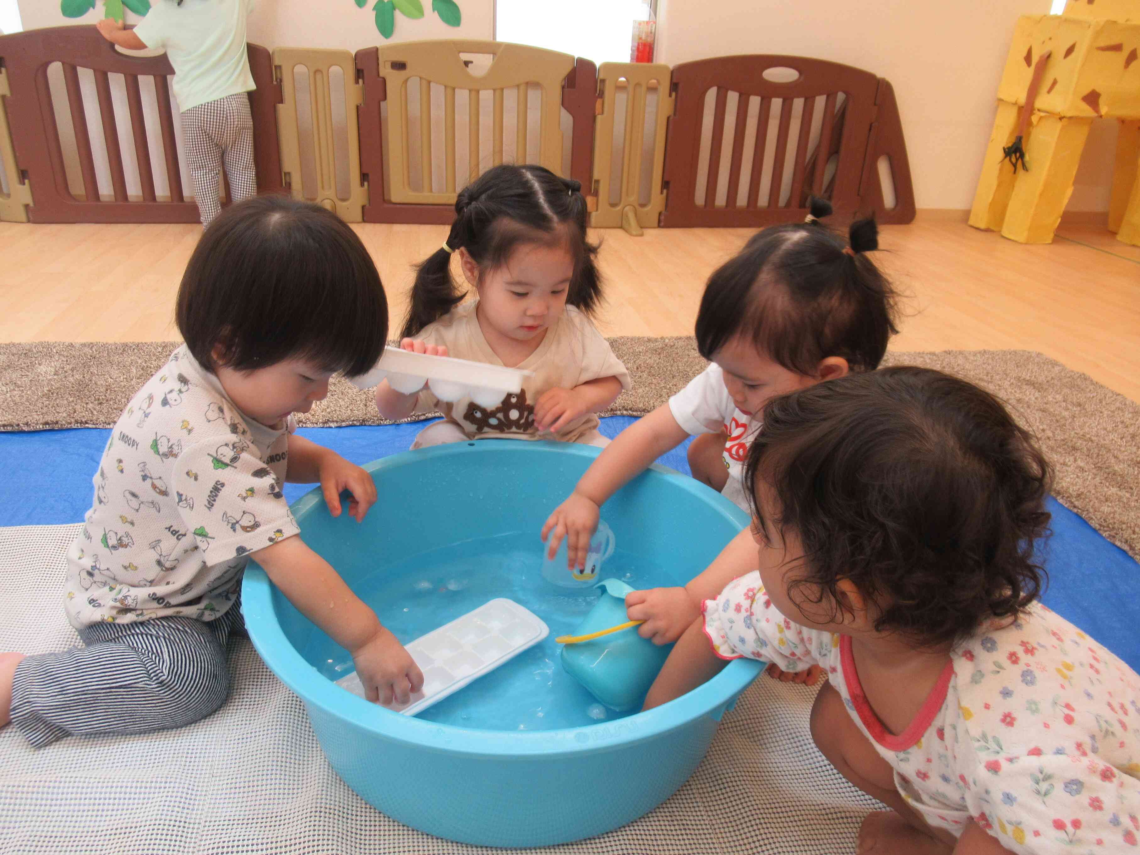 『水遊び大好き！』（１・２歳児）