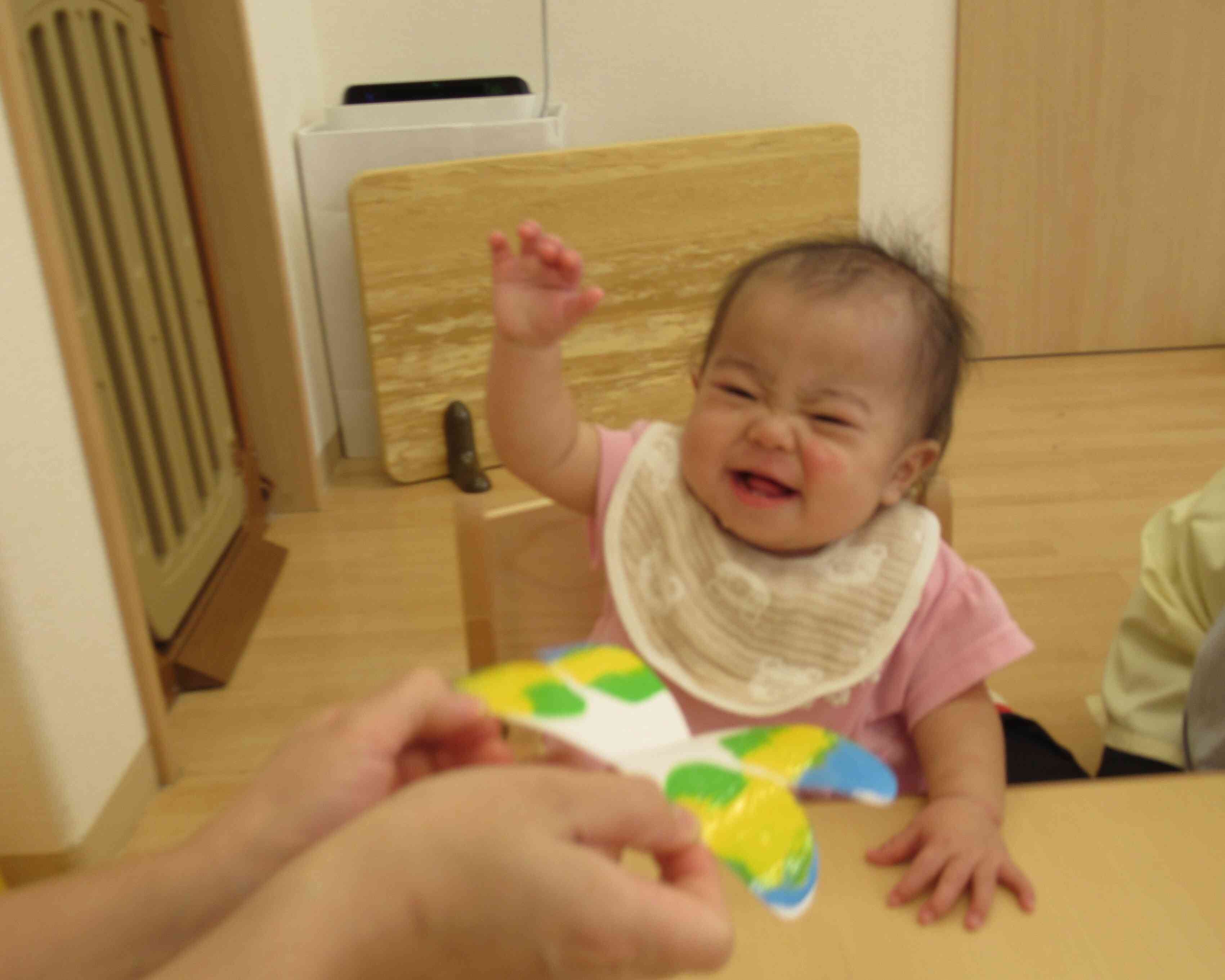 『とんぼづくり』ひよこ組（０歳児）