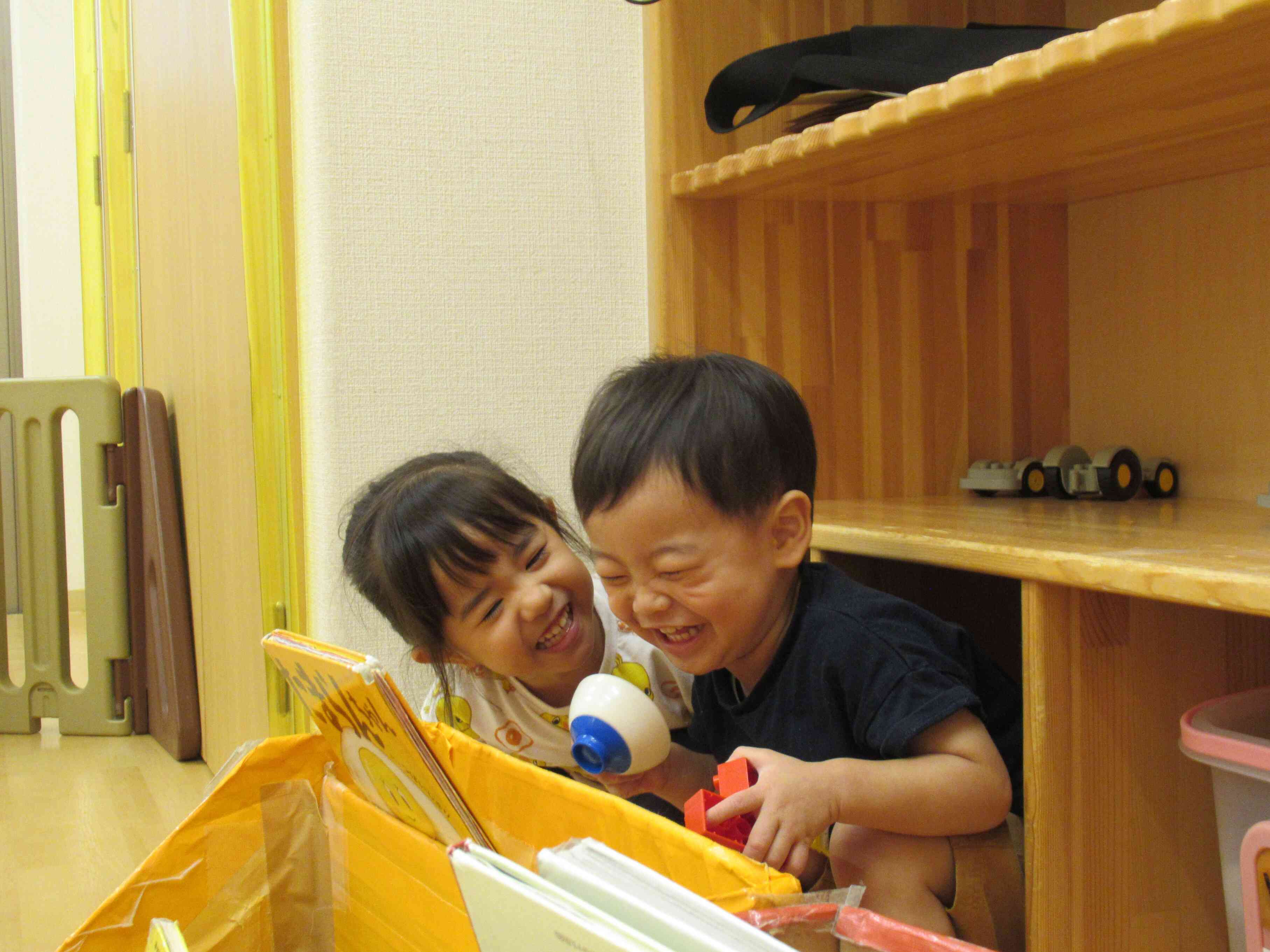 どれで遊ぼうかな～　あひる組（1歳児）、うさぎ組（2歳児）