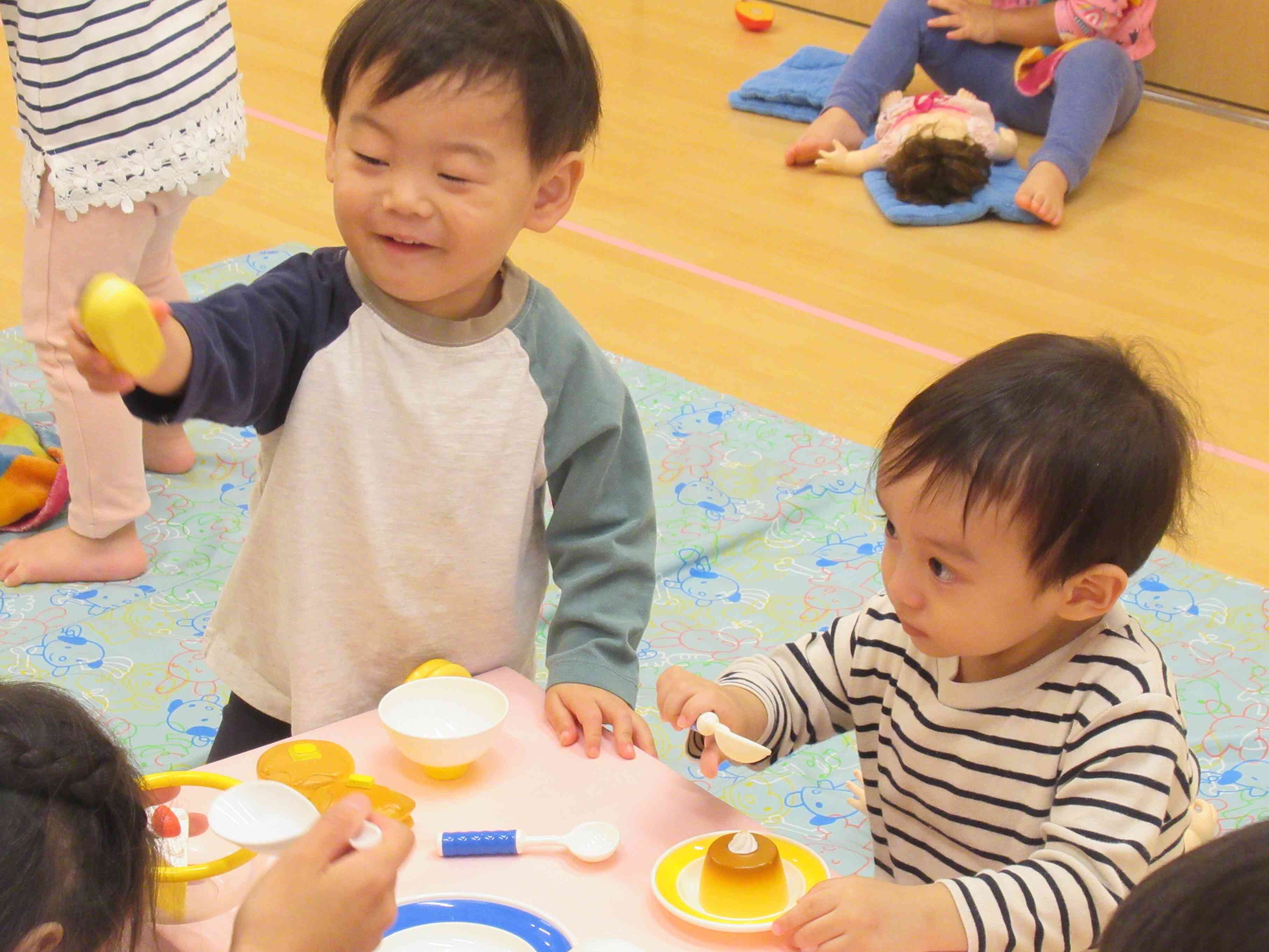 エクレアどうぞー