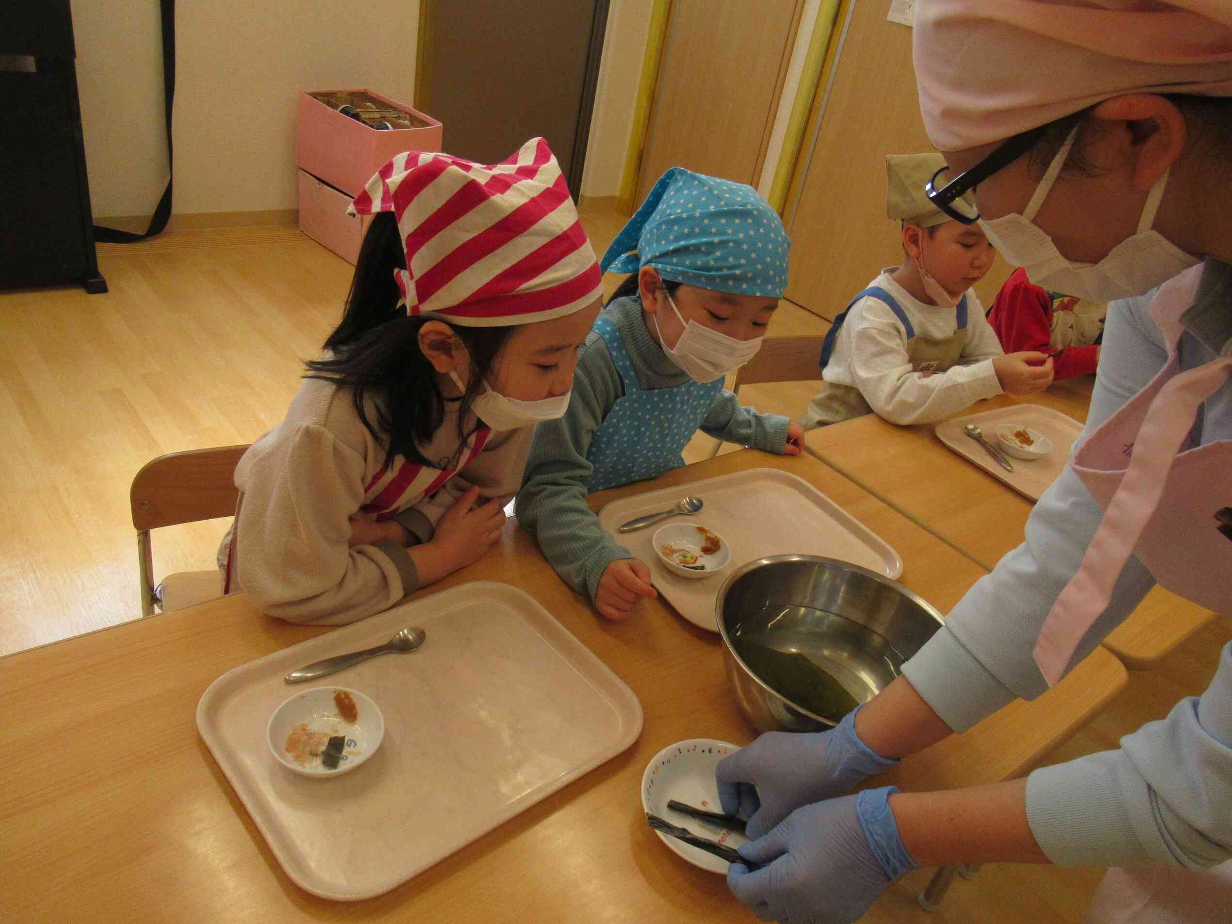 昆布は、お湯に入れると大きくなるんだね