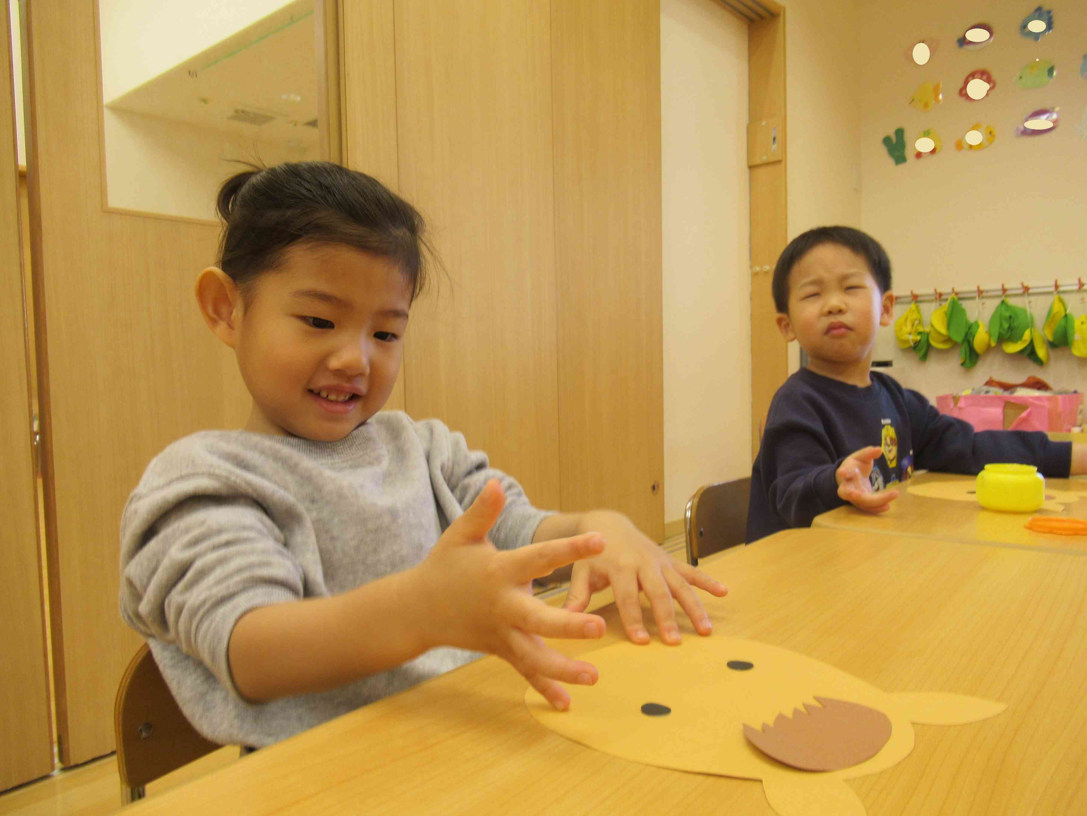 『馬がたくさんパカパカ!製作のようす~!』(3・4歳児)