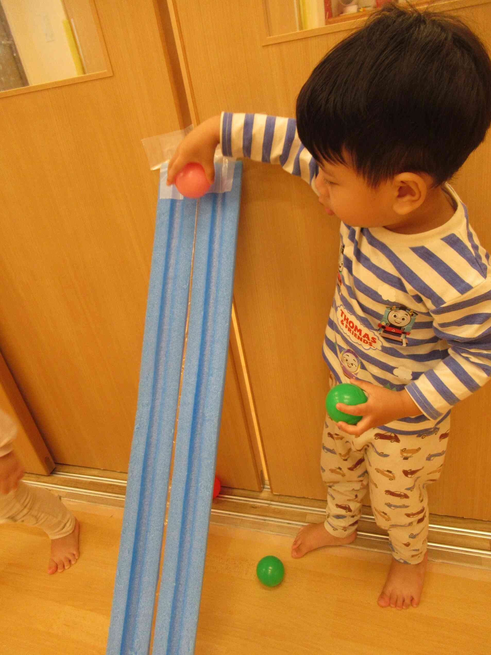 転がして、入れて、出してと夢中の時間