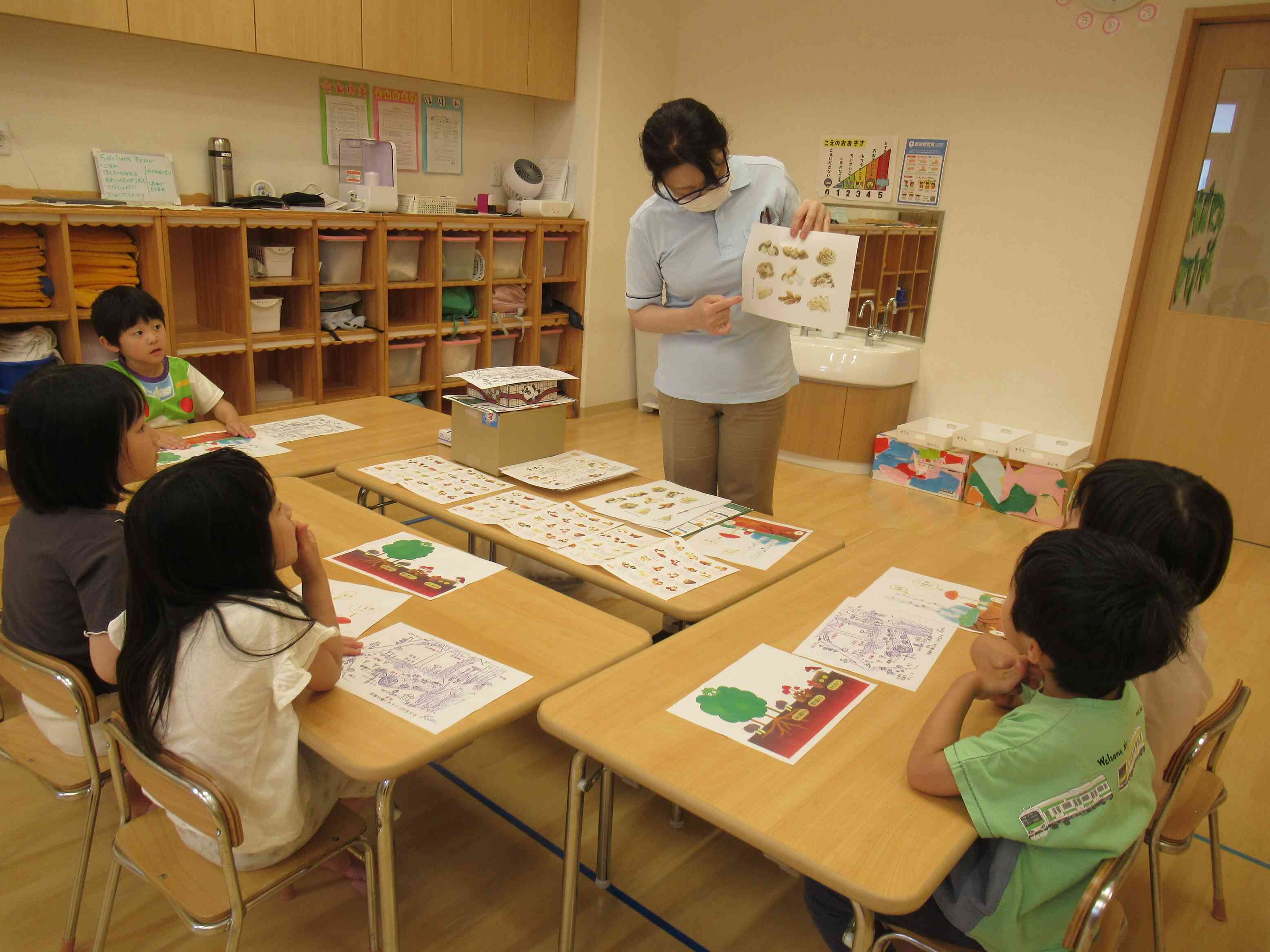 シイタケを栽培しよう！①(きりん組　5歳児)