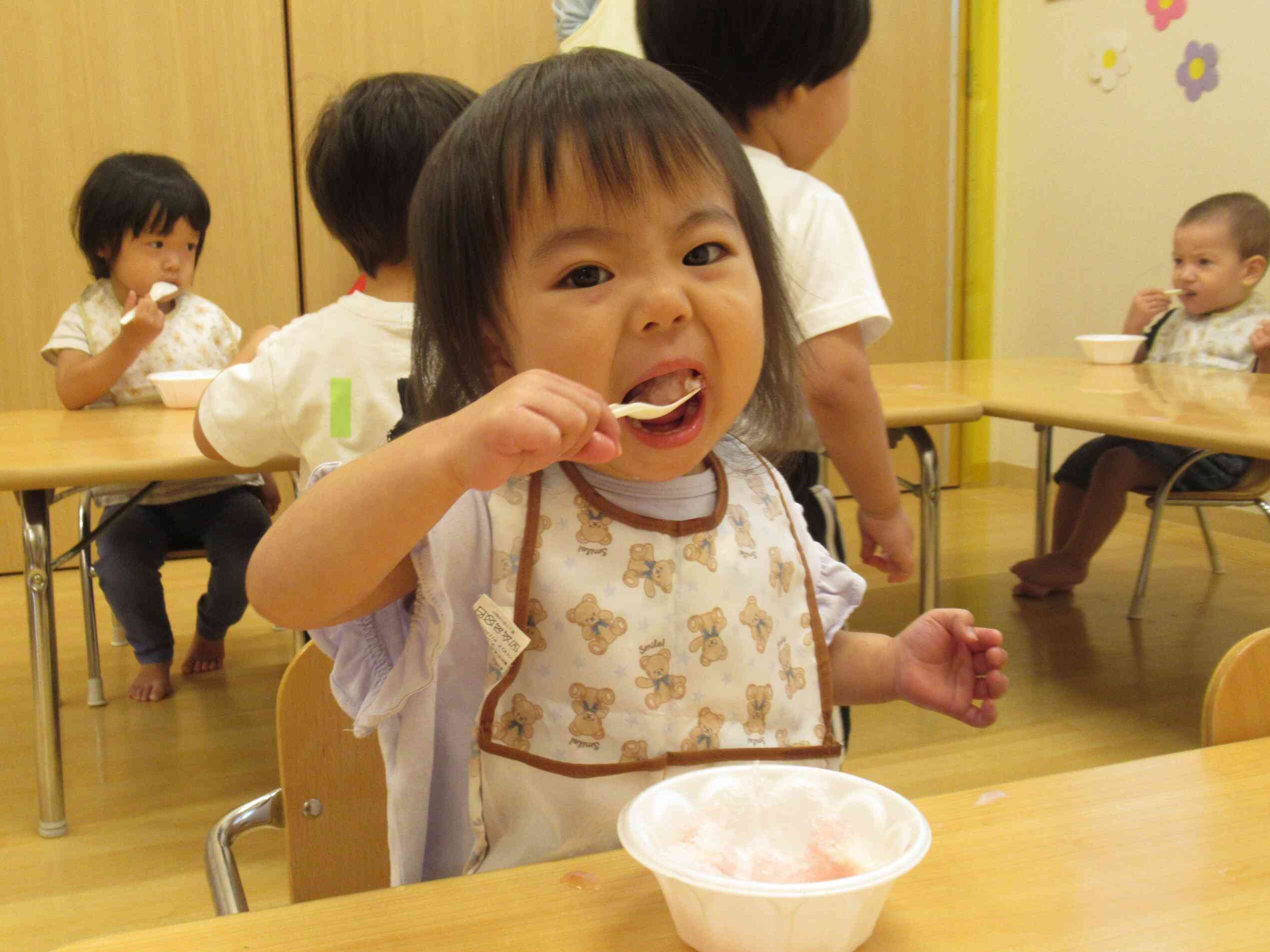 大きなおくち、ひとくちでぱくり！