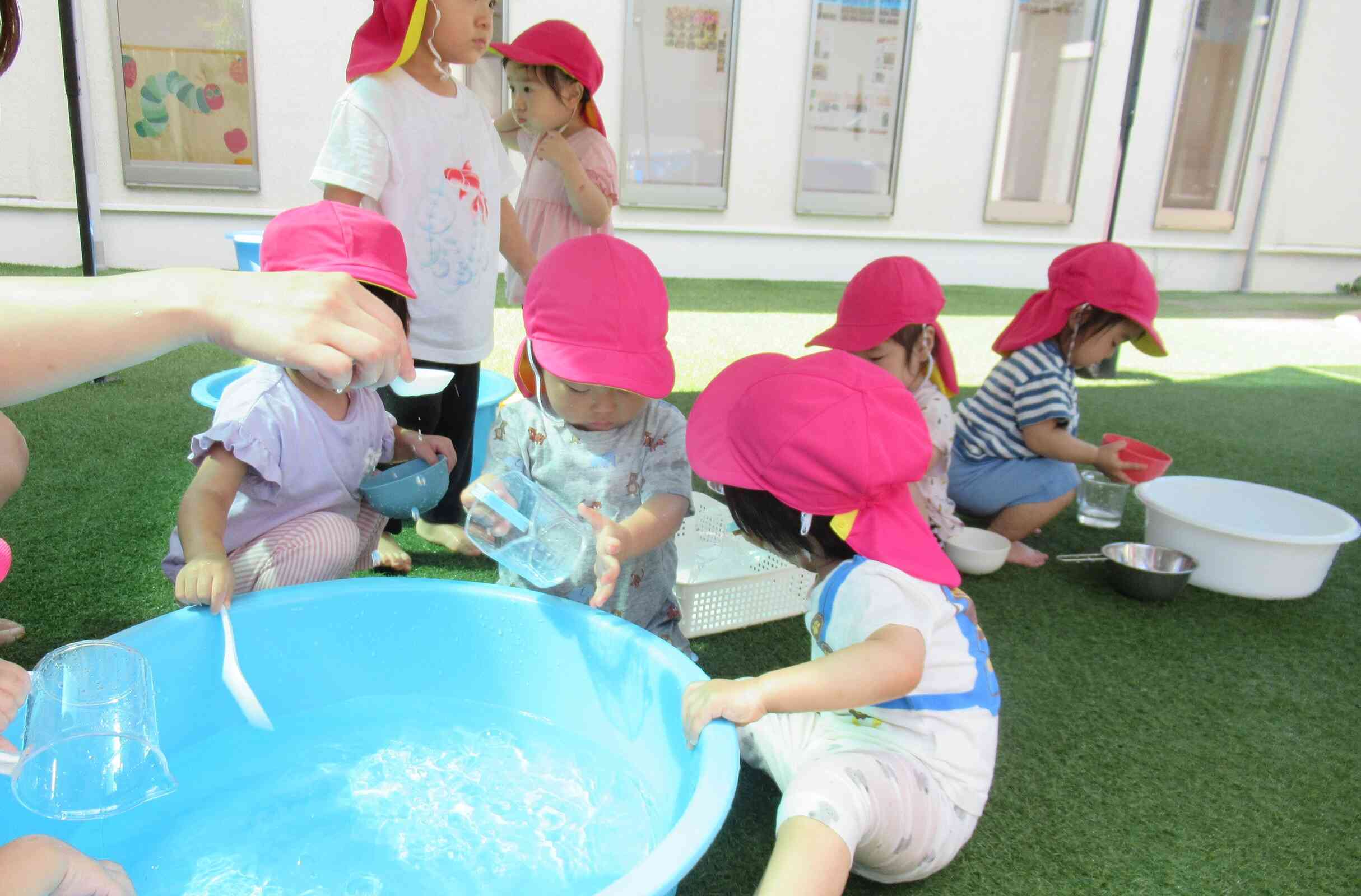 おもいっきり水遊び（0・1・2歳児）