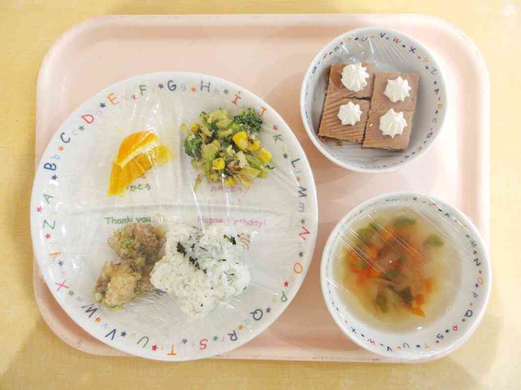 お誕生会の日の給食・おやつ